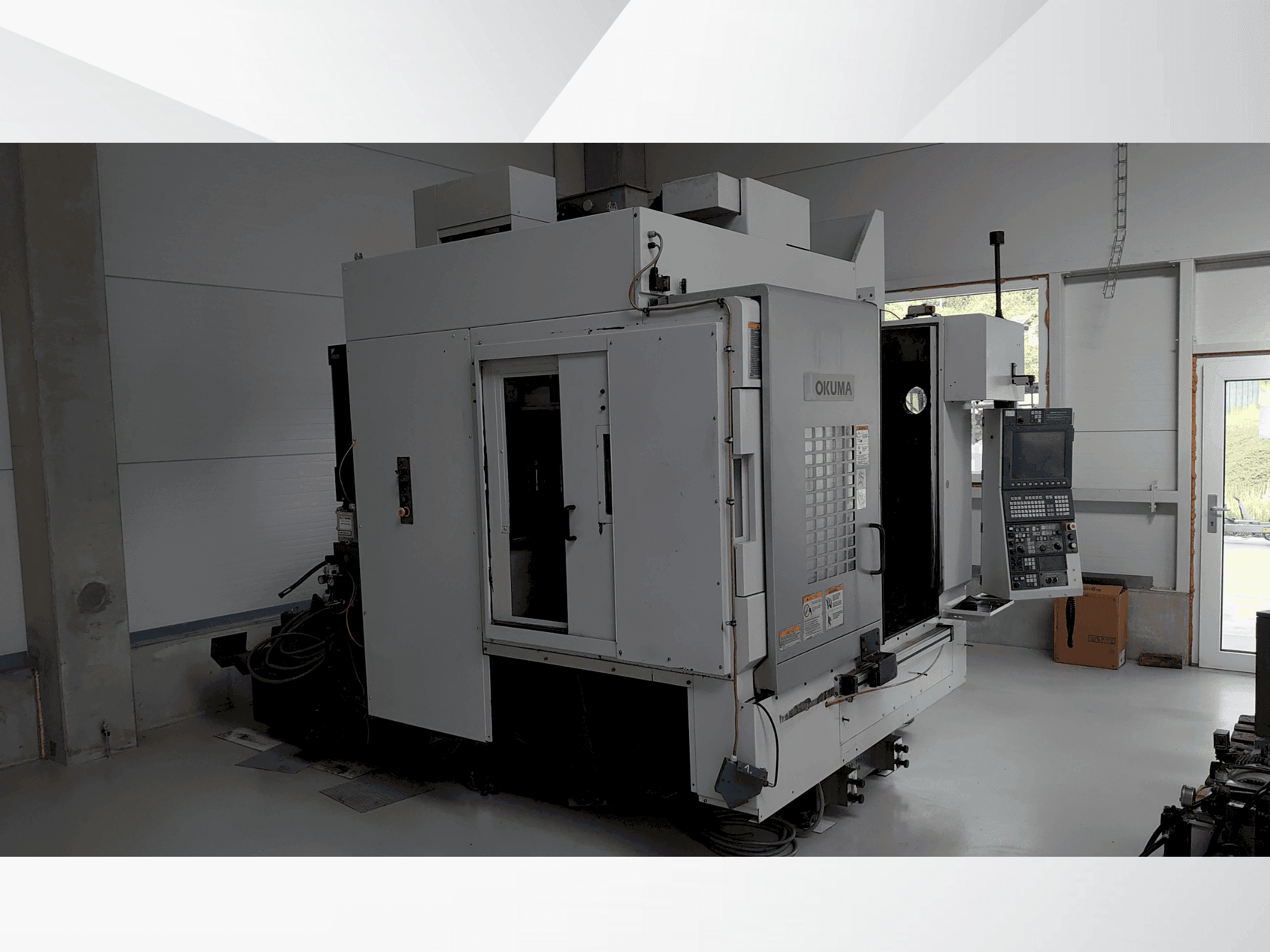 Koneen  Okuma MU-400VA etunäkymä