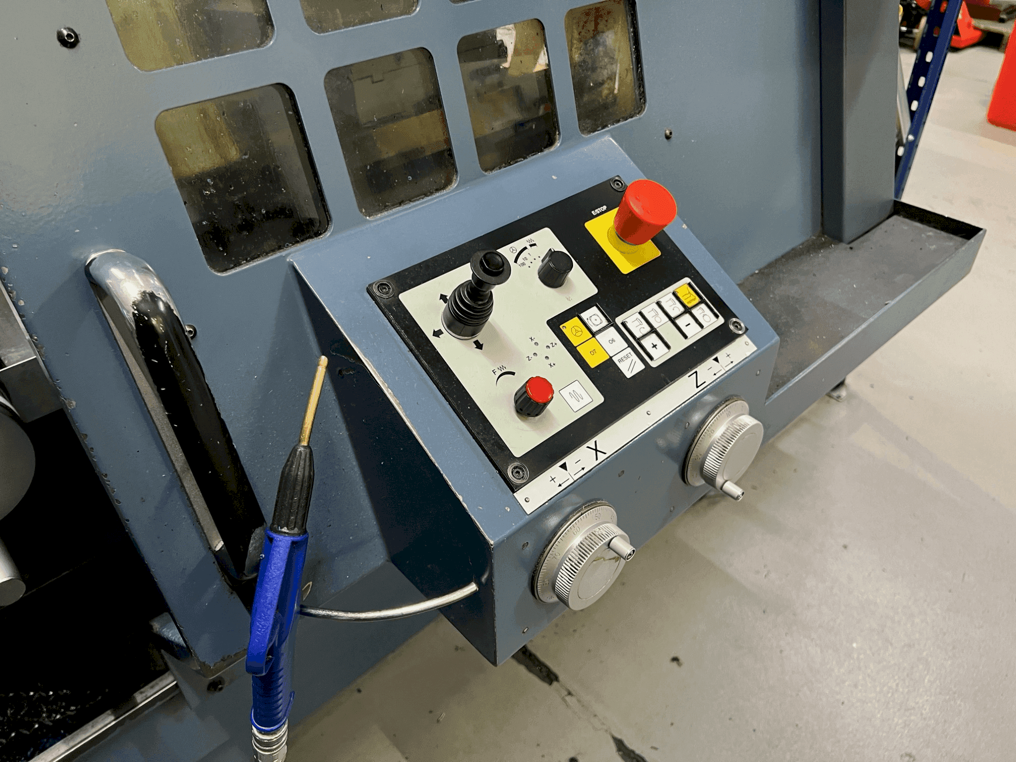 Koneen  PADOVANI E255/1500 etunäkymä