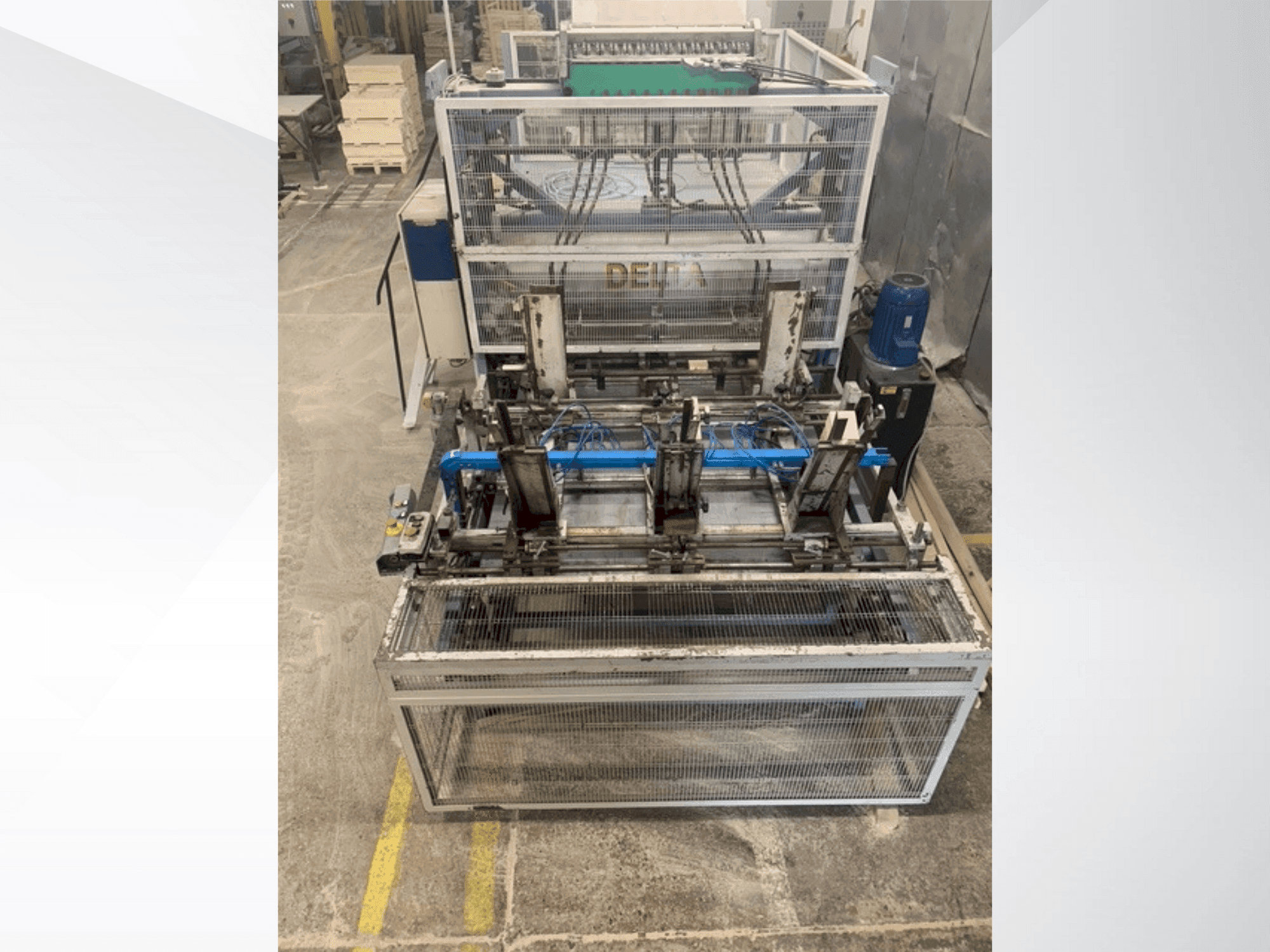 Koneen  DELTA pallet nailing machine line etunäkymä