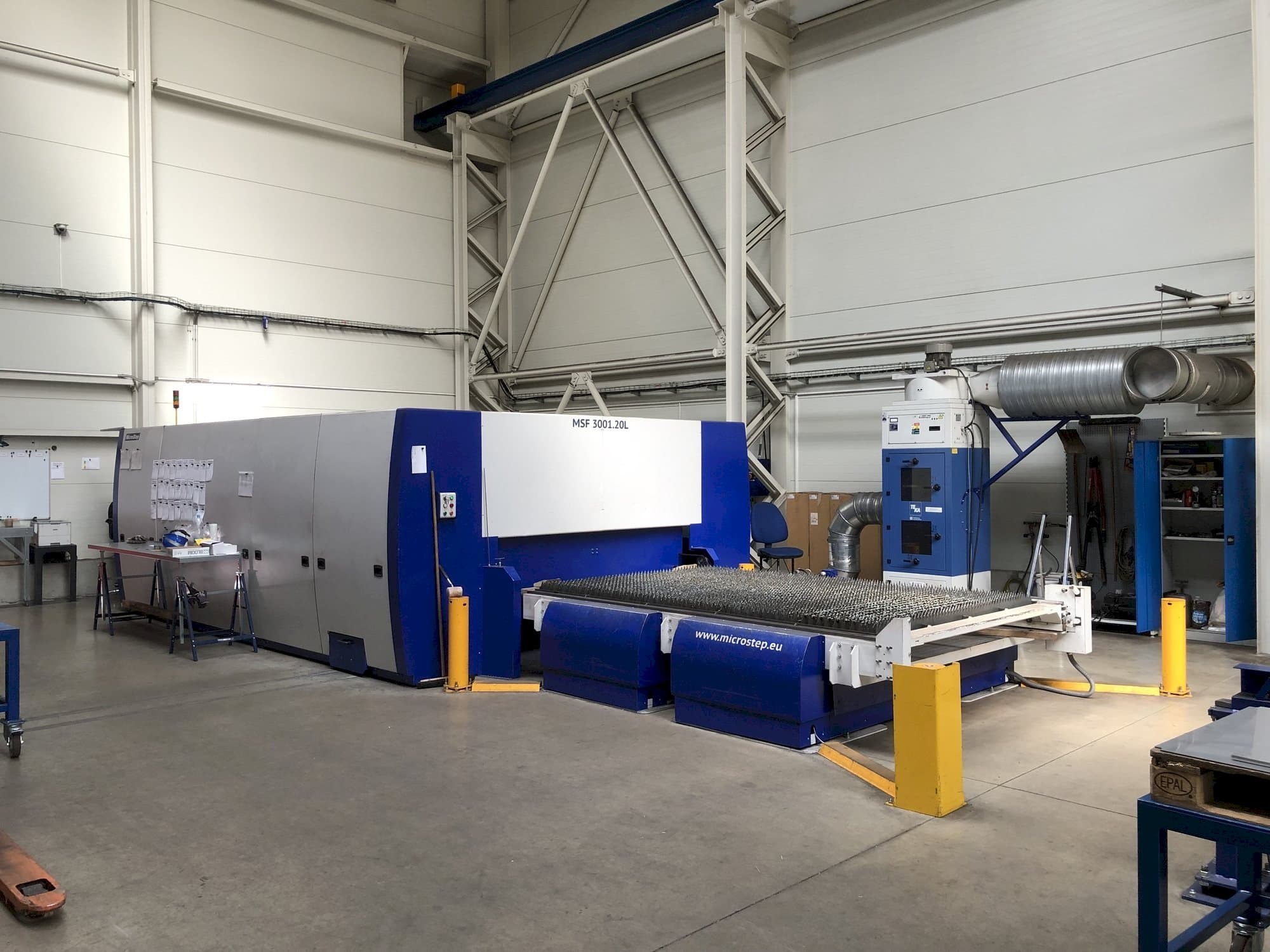 Koneen  MicroStep MSF 3001.20L vasemman sivun näkymä