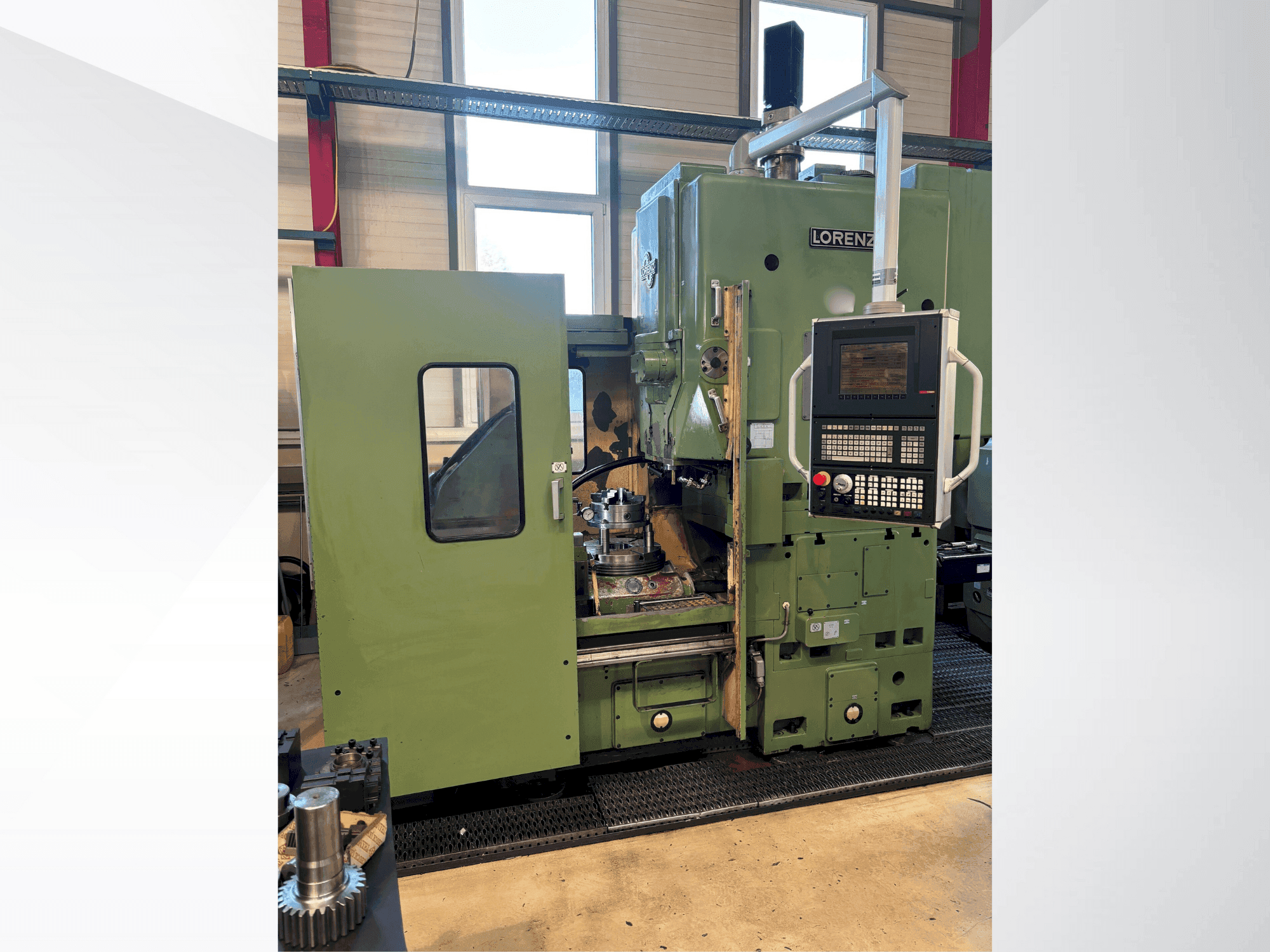 Koneen  LORENZ LS 420 etunäkymä