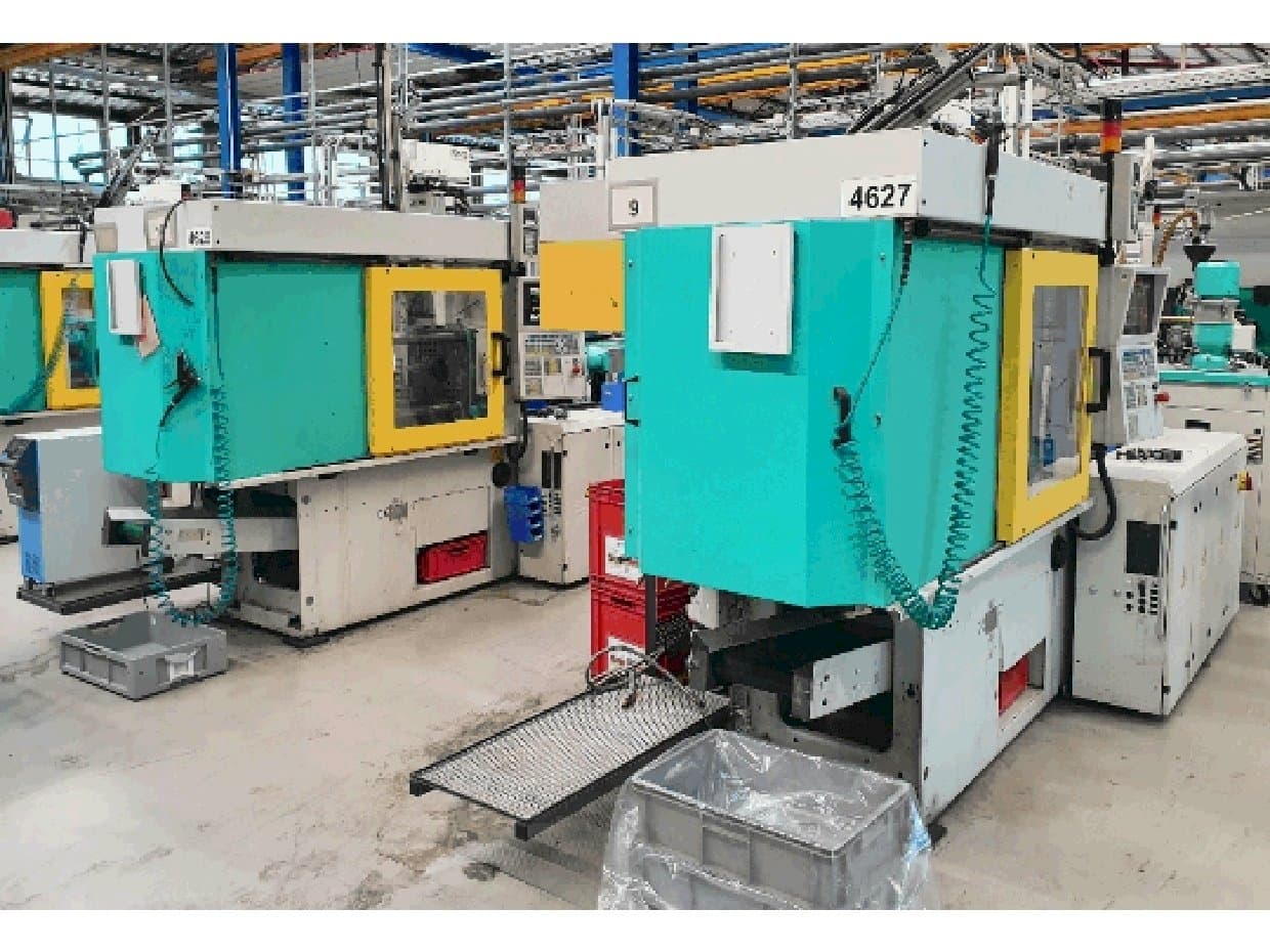 Koneen  Arburg 320 C 600-250 vasemman sivun näkymä