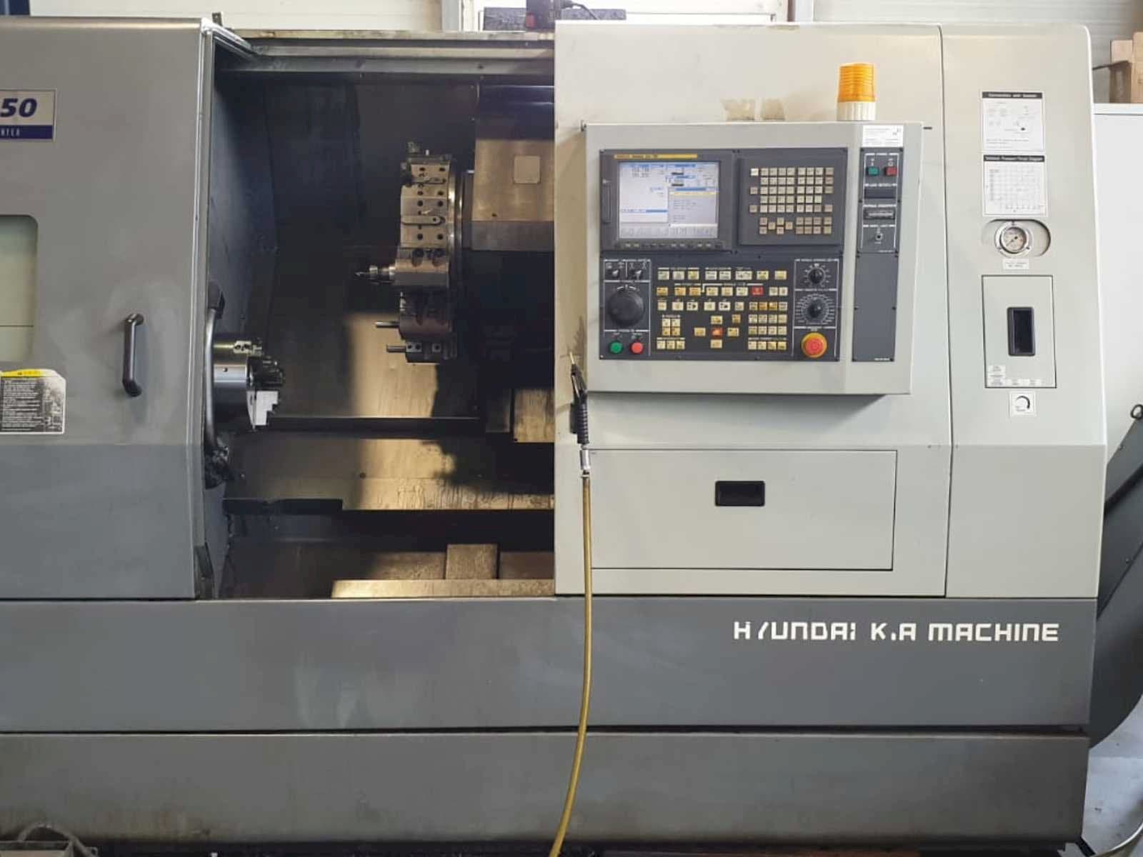 Koneen  Hyundai Kia SKT250 etunäkymä