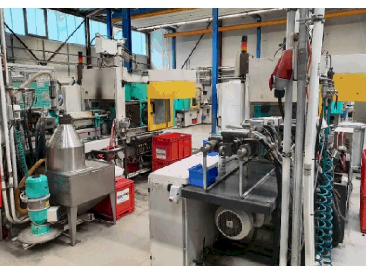 Koneen  Arburg 320 C 600-250 sivunäkymä