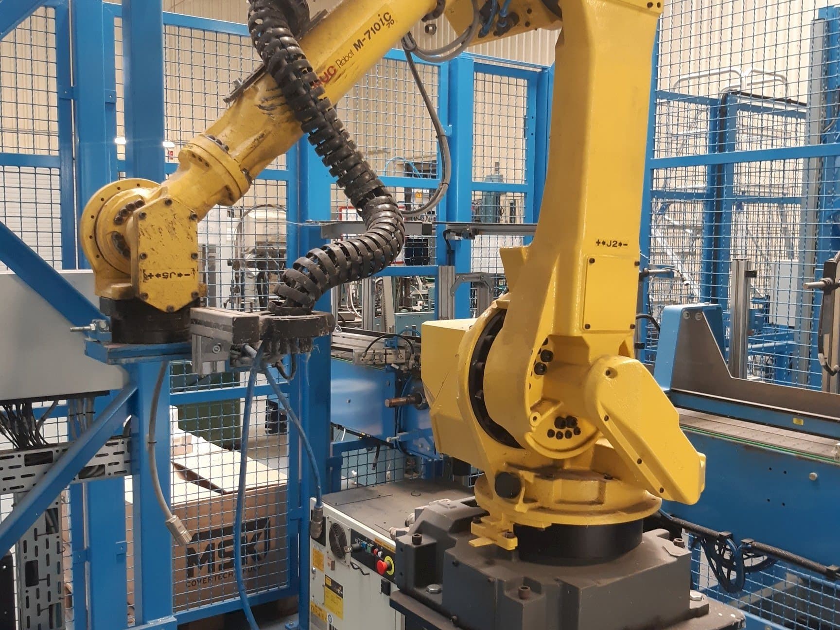 Koneen  FANUC M-710iC (2015) etunäkymä