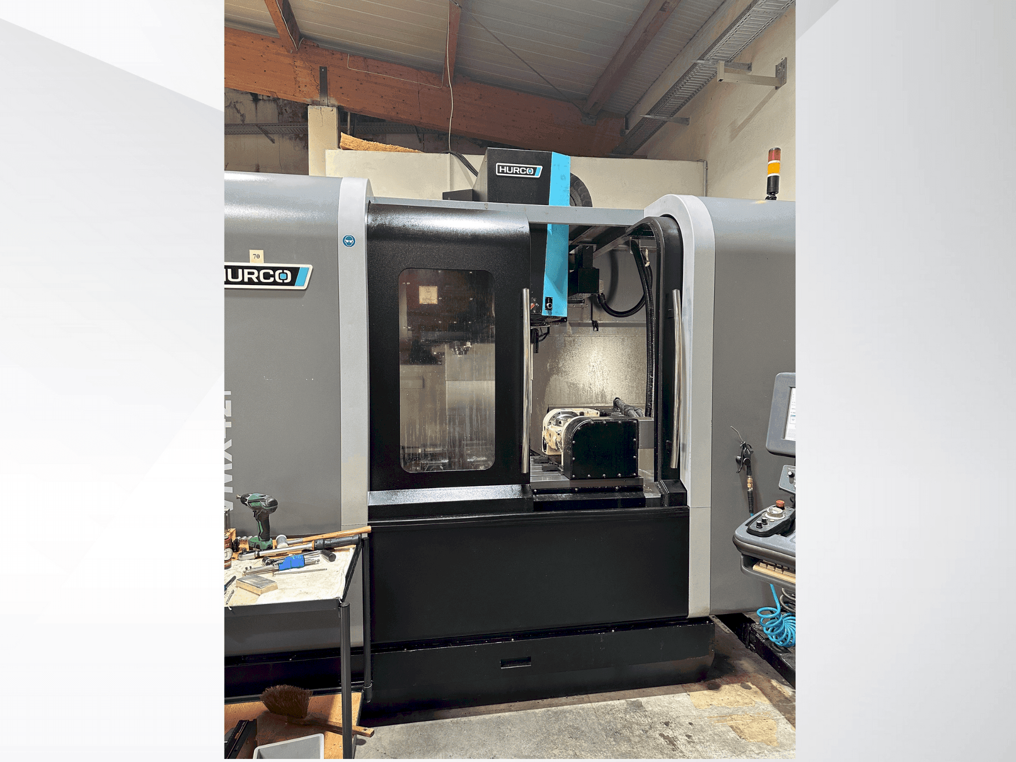 Koneen  Hurco VMX 42i etunäkymä