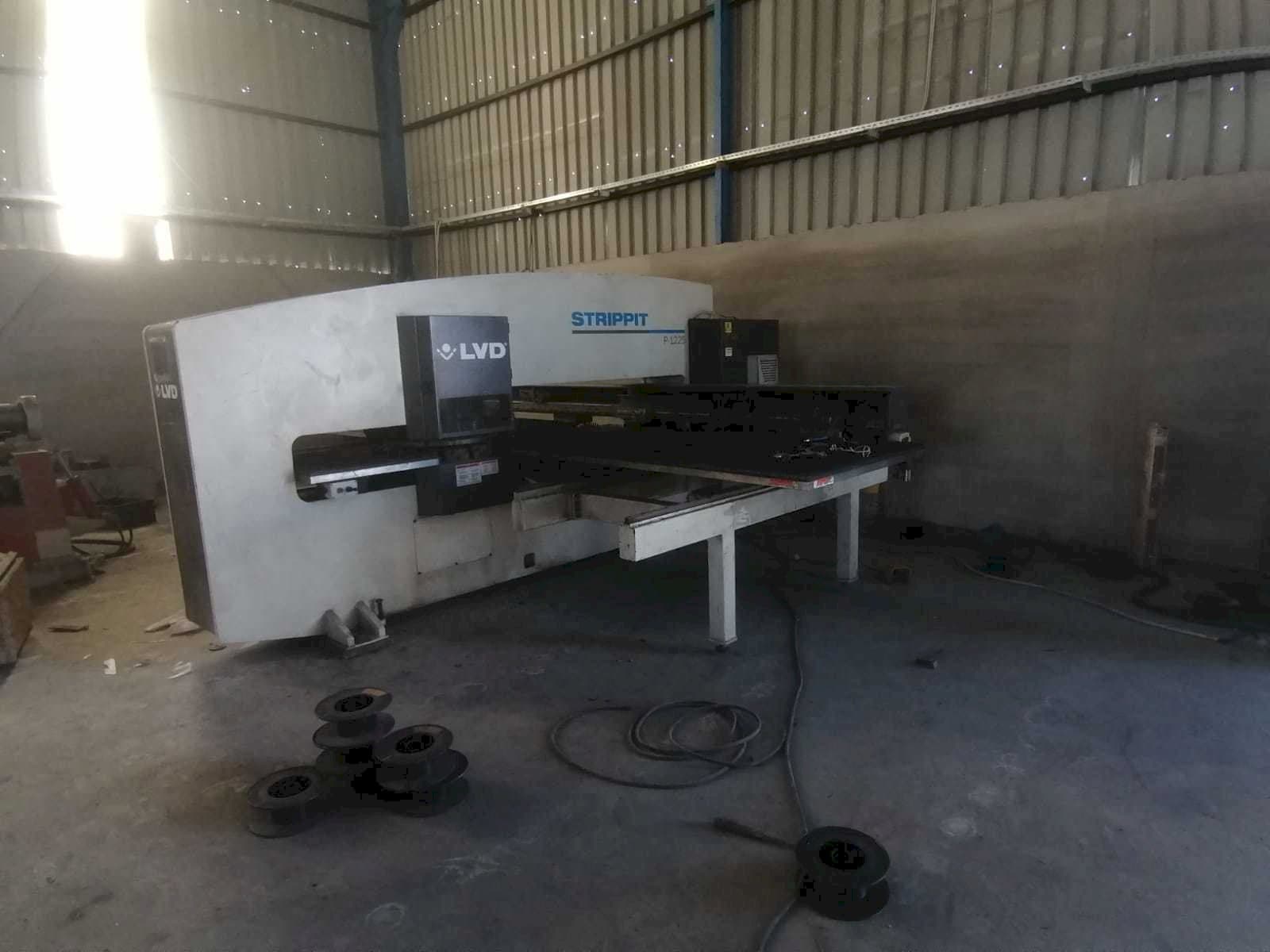 Koneen  LVD P-1225 etunäkymä