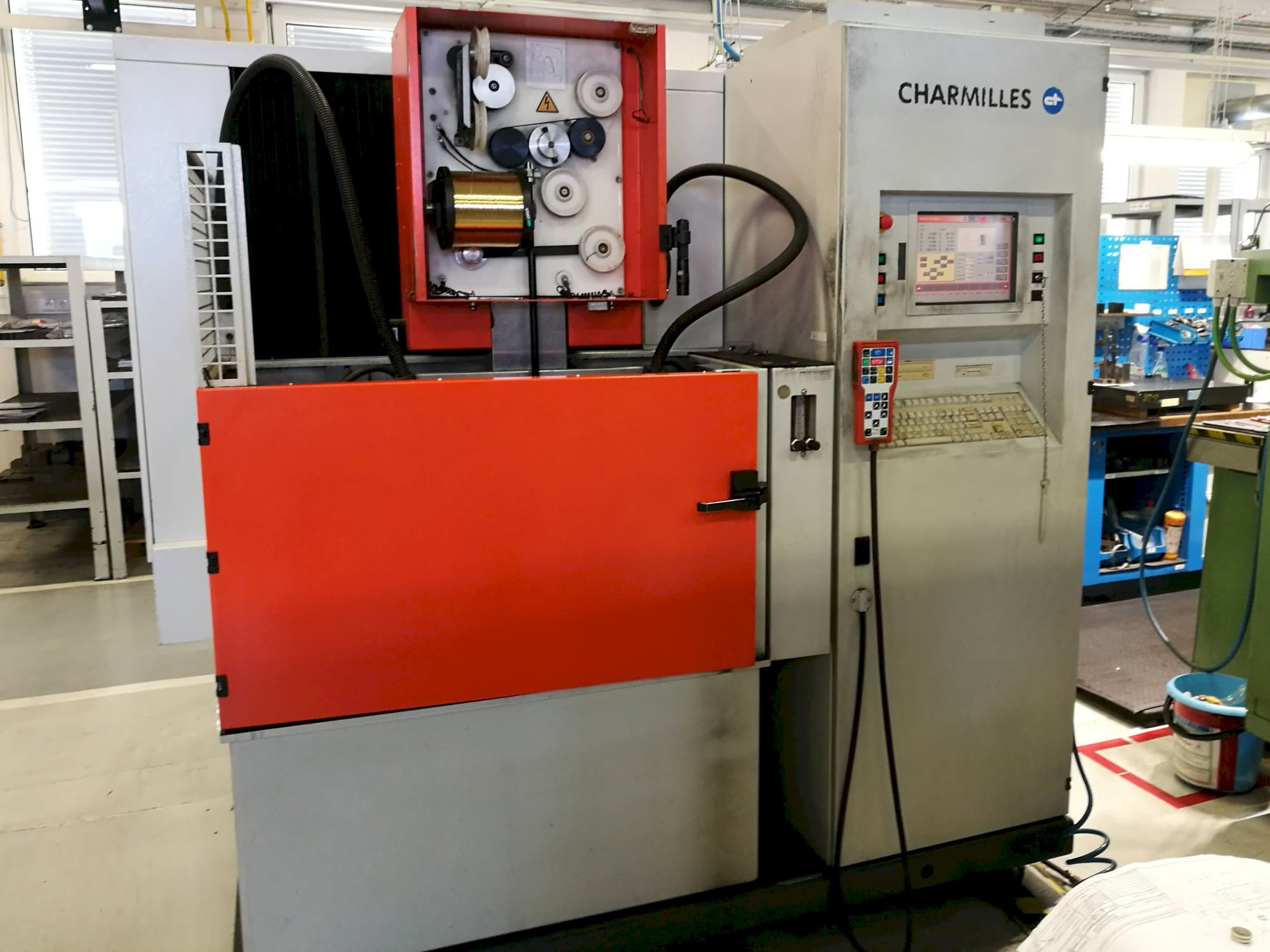 Koneen  CHARMILLES etunäkymä ROBOFIL 240 SL