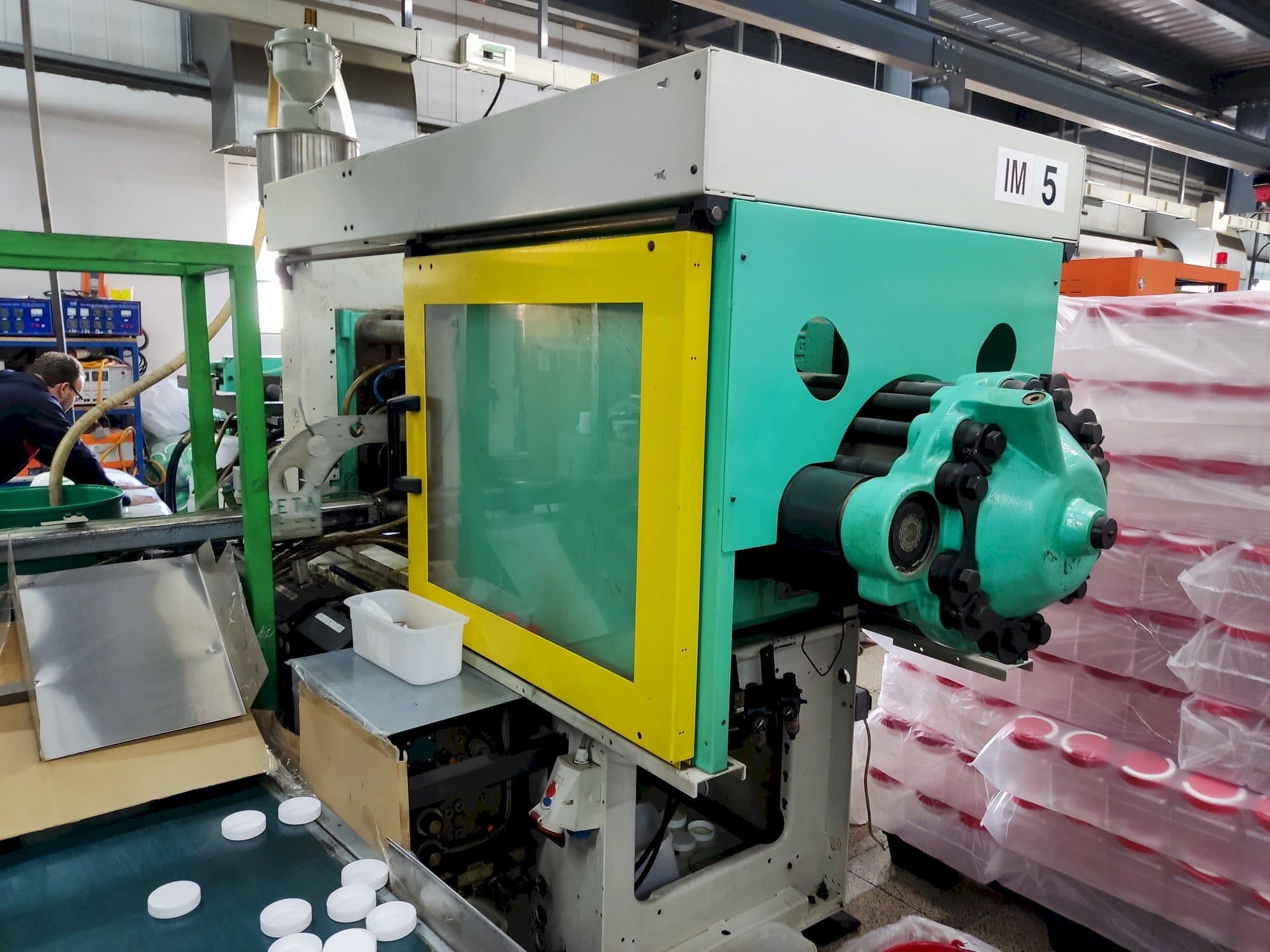 Koneen  Arburg 470C 1500-675 etunäkymä