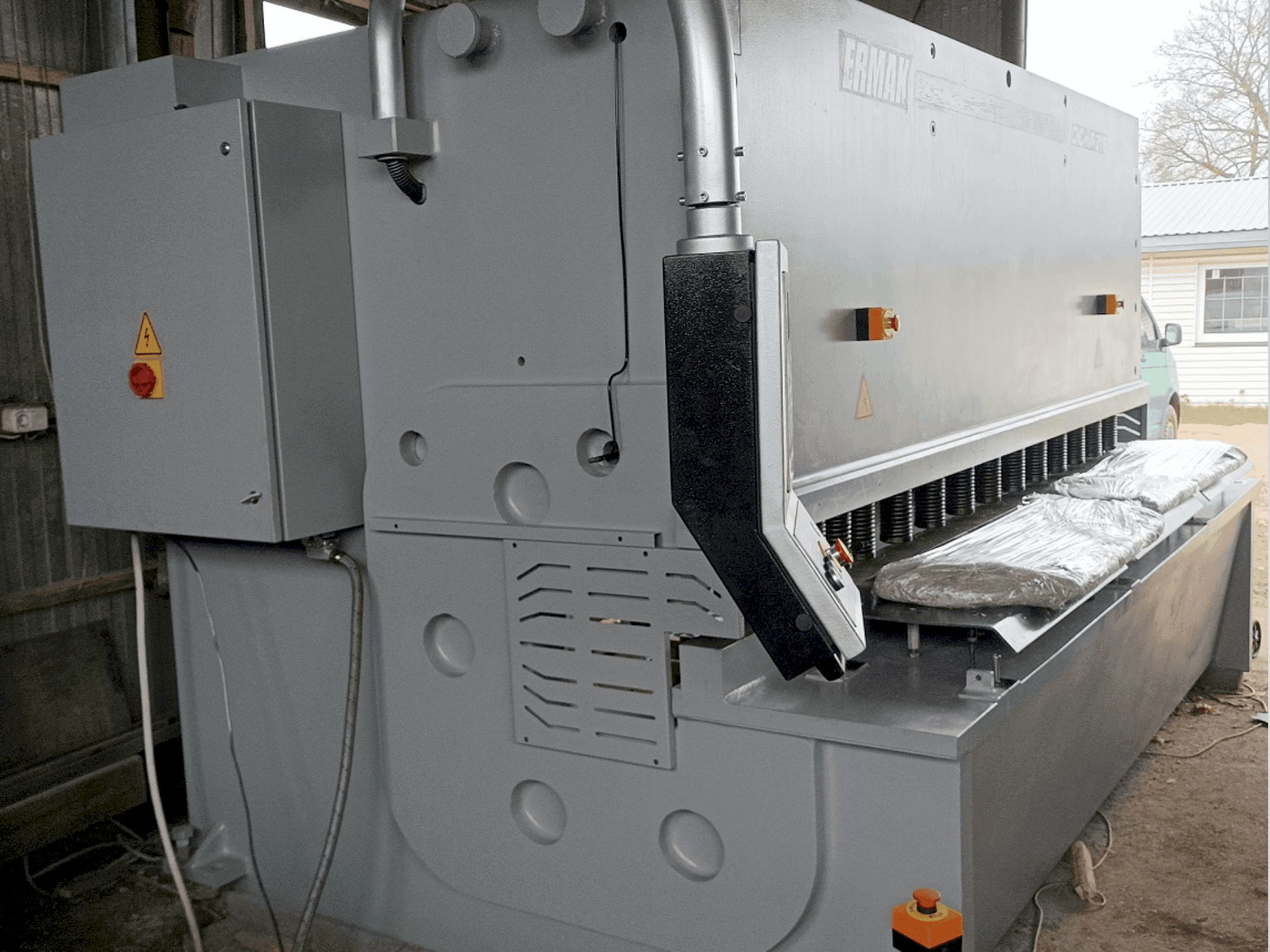 Koneen  ERMAKSAN HVR 3100-16 etunäkymä