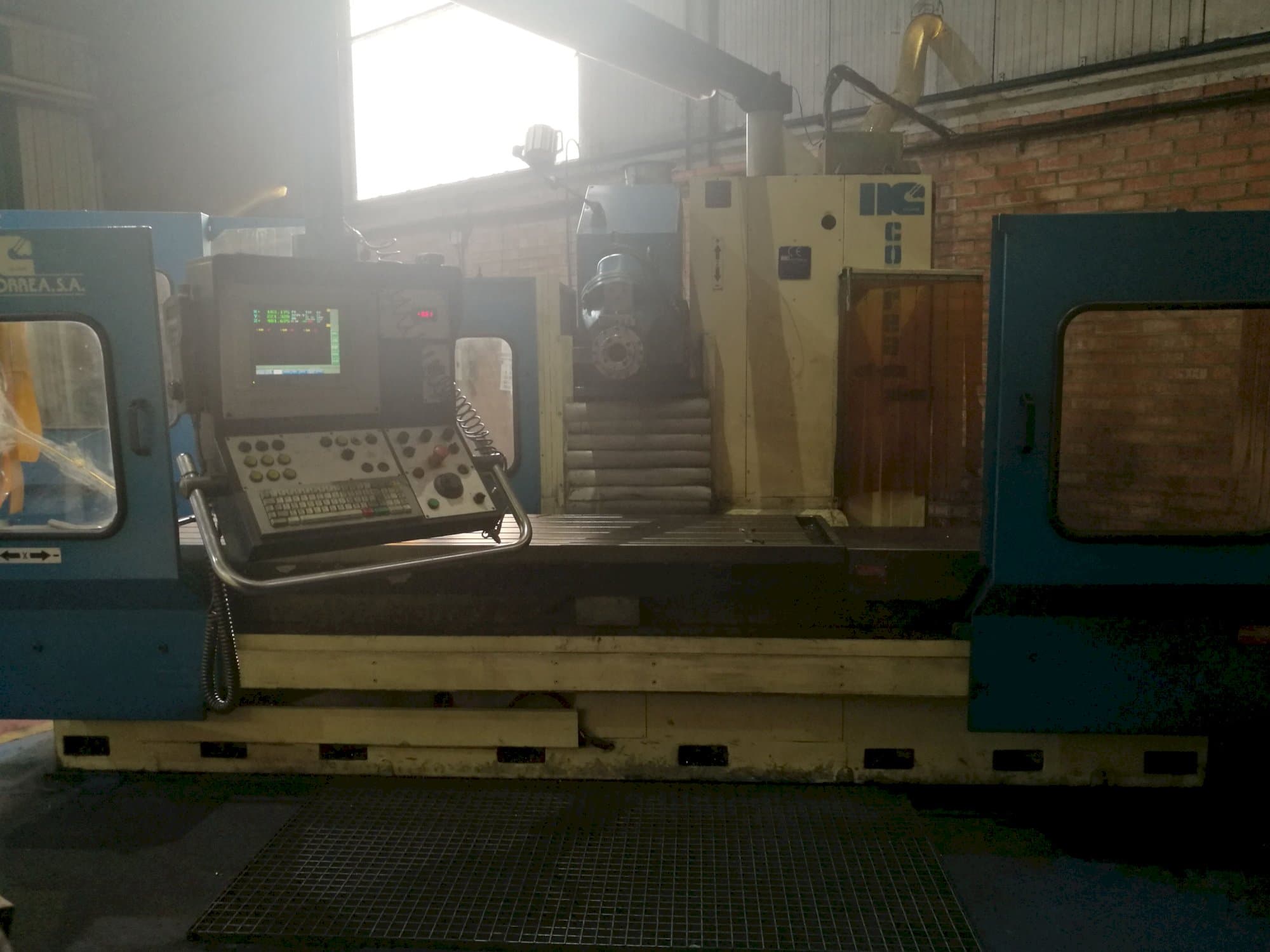 Koneen  Correa etunäkymä CF 22/25