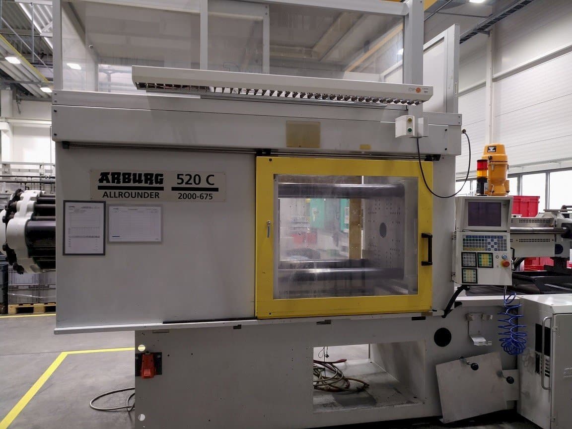 Koneen  Arburg 520 C 2000–675 etunäkymä