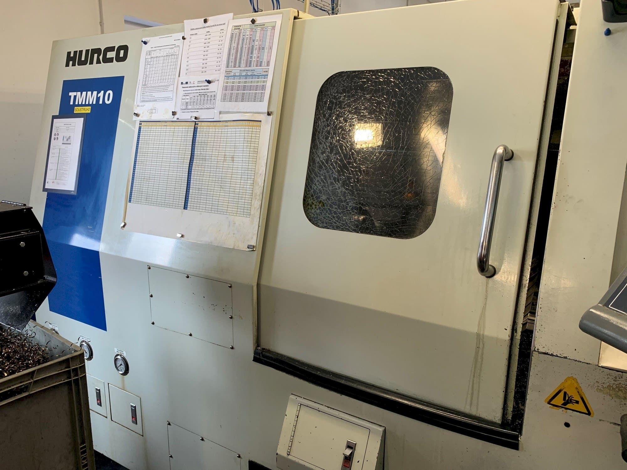 Koneen  Hurco TMM 10 etunäkymä