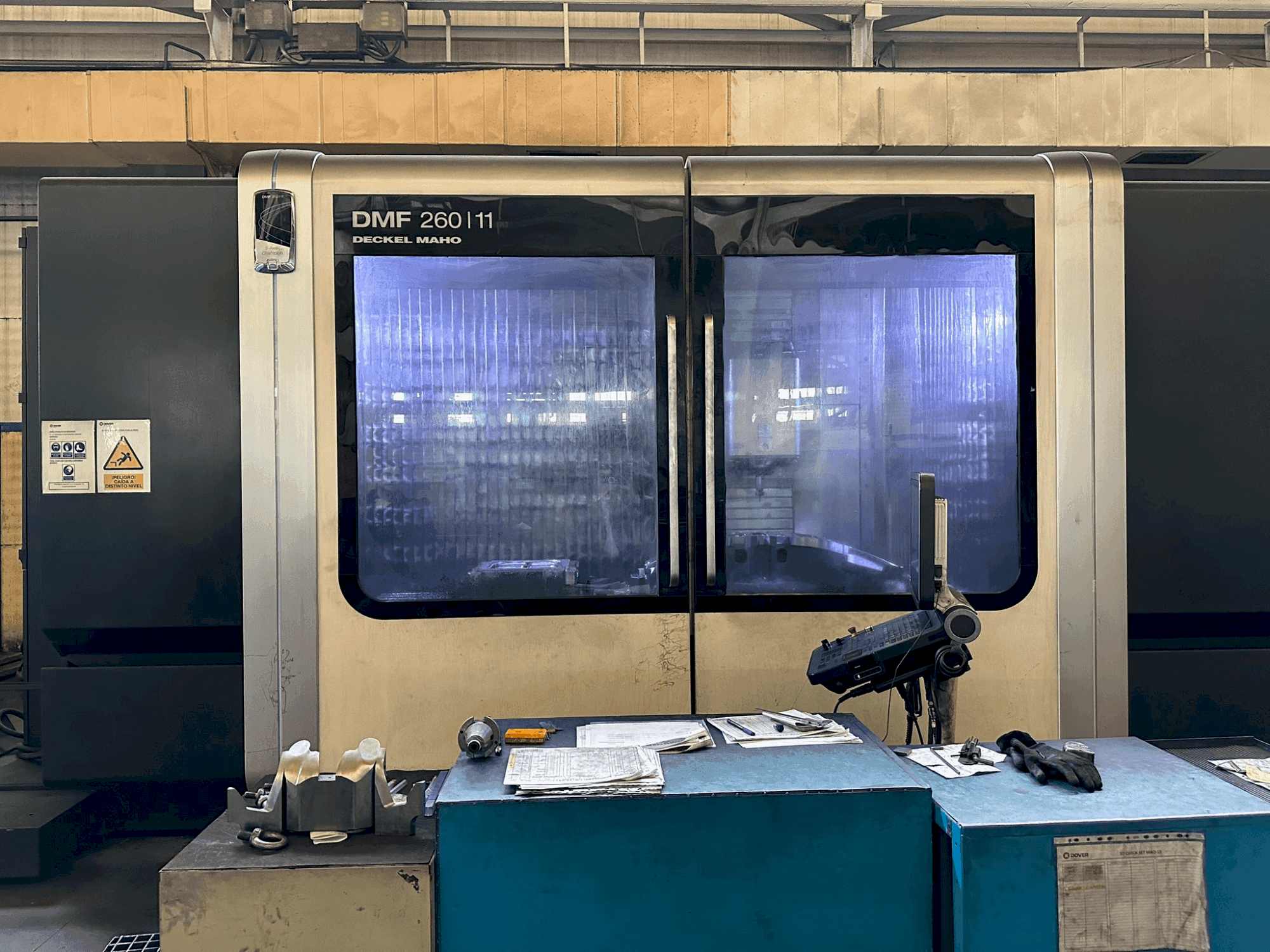 Koneen  DMG MORI DMF 260-11 (2014) etunäkymä