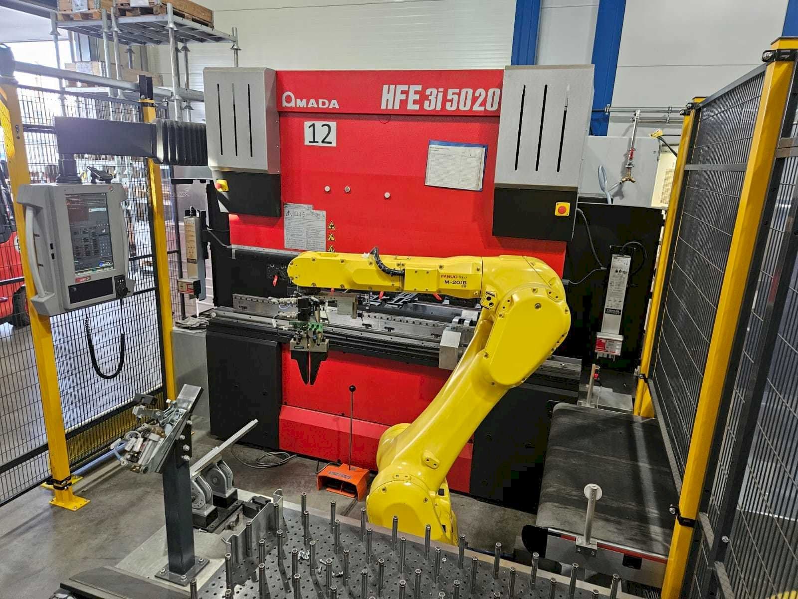 Koneen  AMADA HFE5020 3i + Robot etunäkymä