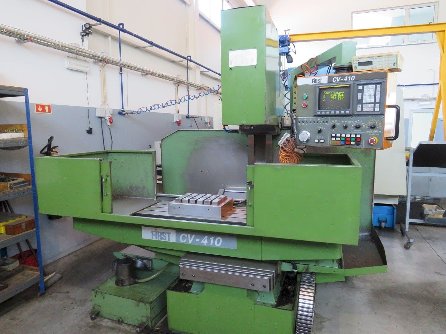 Koneen  FIRST CV-410 etunäkymä