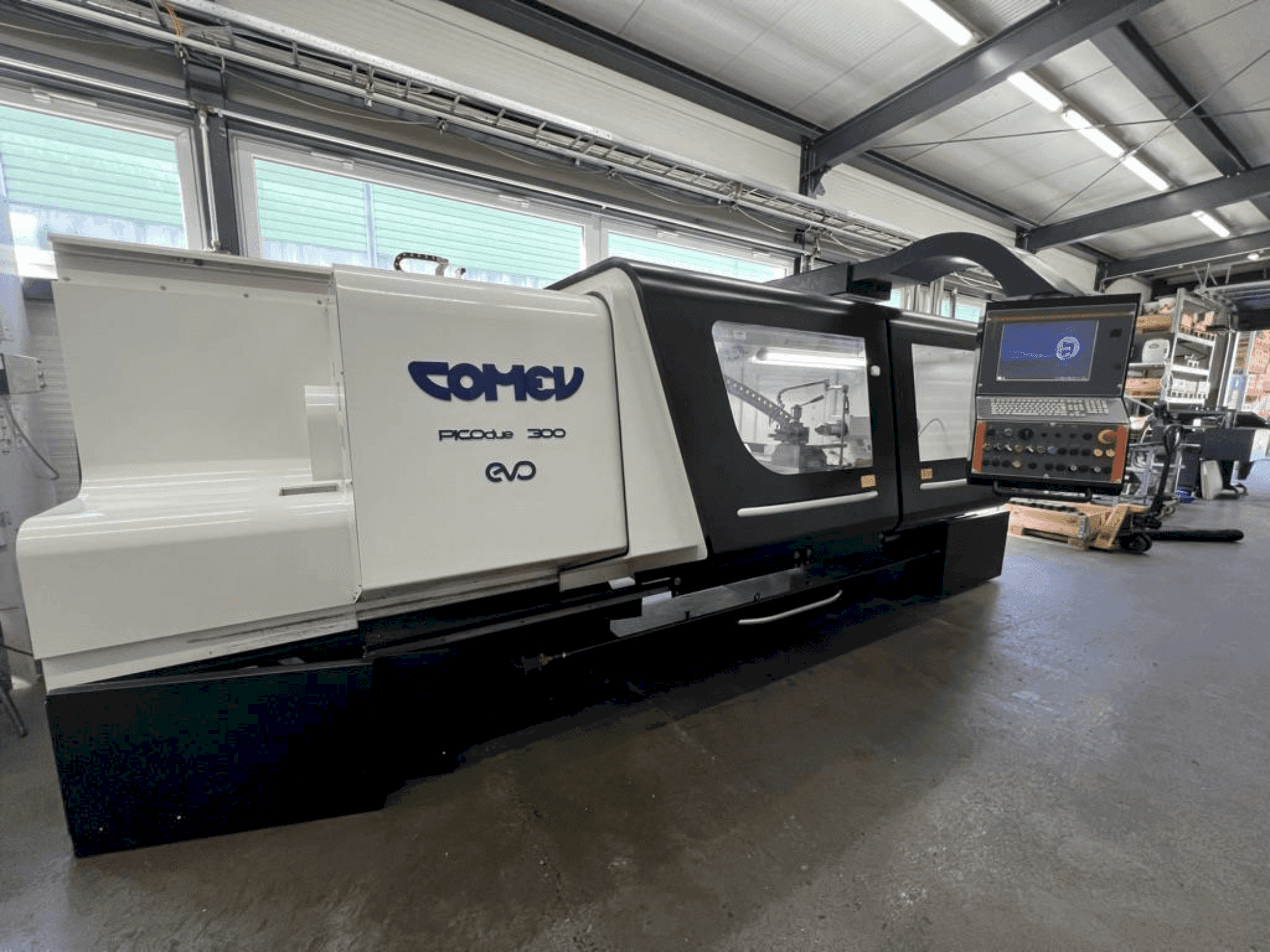 Koneen  COMEV PICOdue 300 EVO etunäkymä