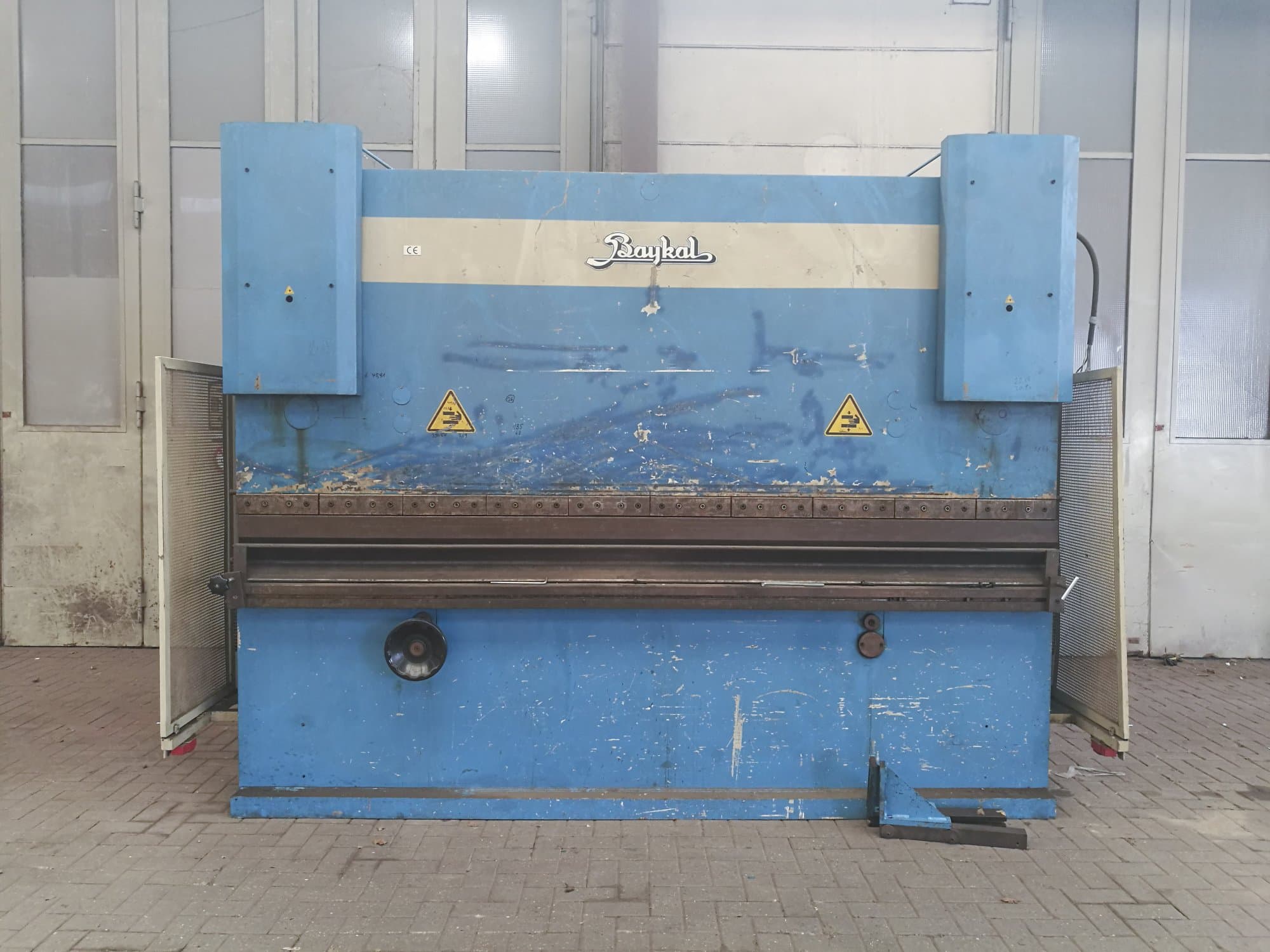 Koneen  Baykal etunäkymä APH 3112x220