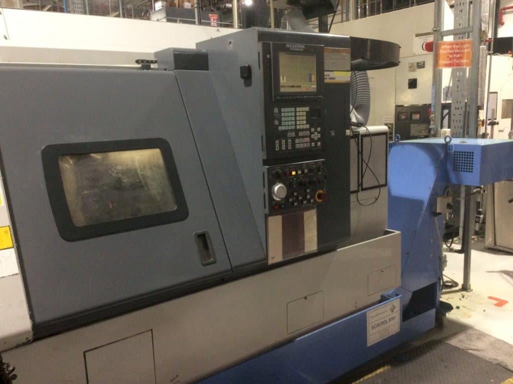 Koneen  Mazak Super Quick Turn 200M vasemman sivun näkymä