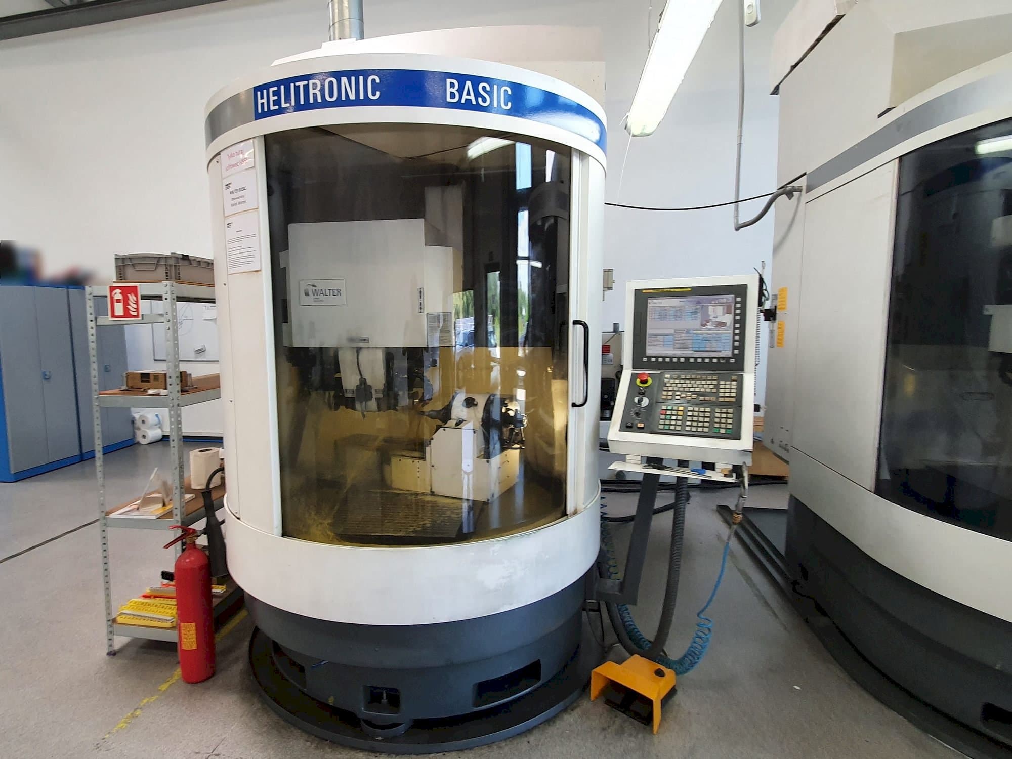 Koneen  Walter Helitronic BASIC-F etunäkymä
