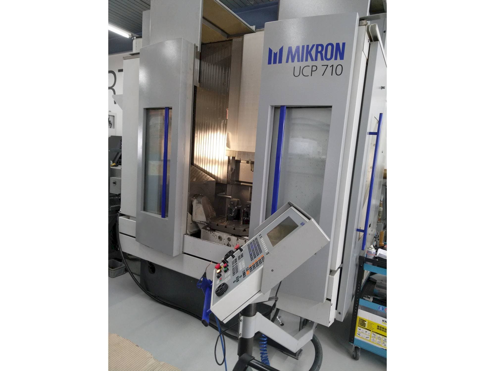 Koneen  MIKRON UCP 710 etunäkymä