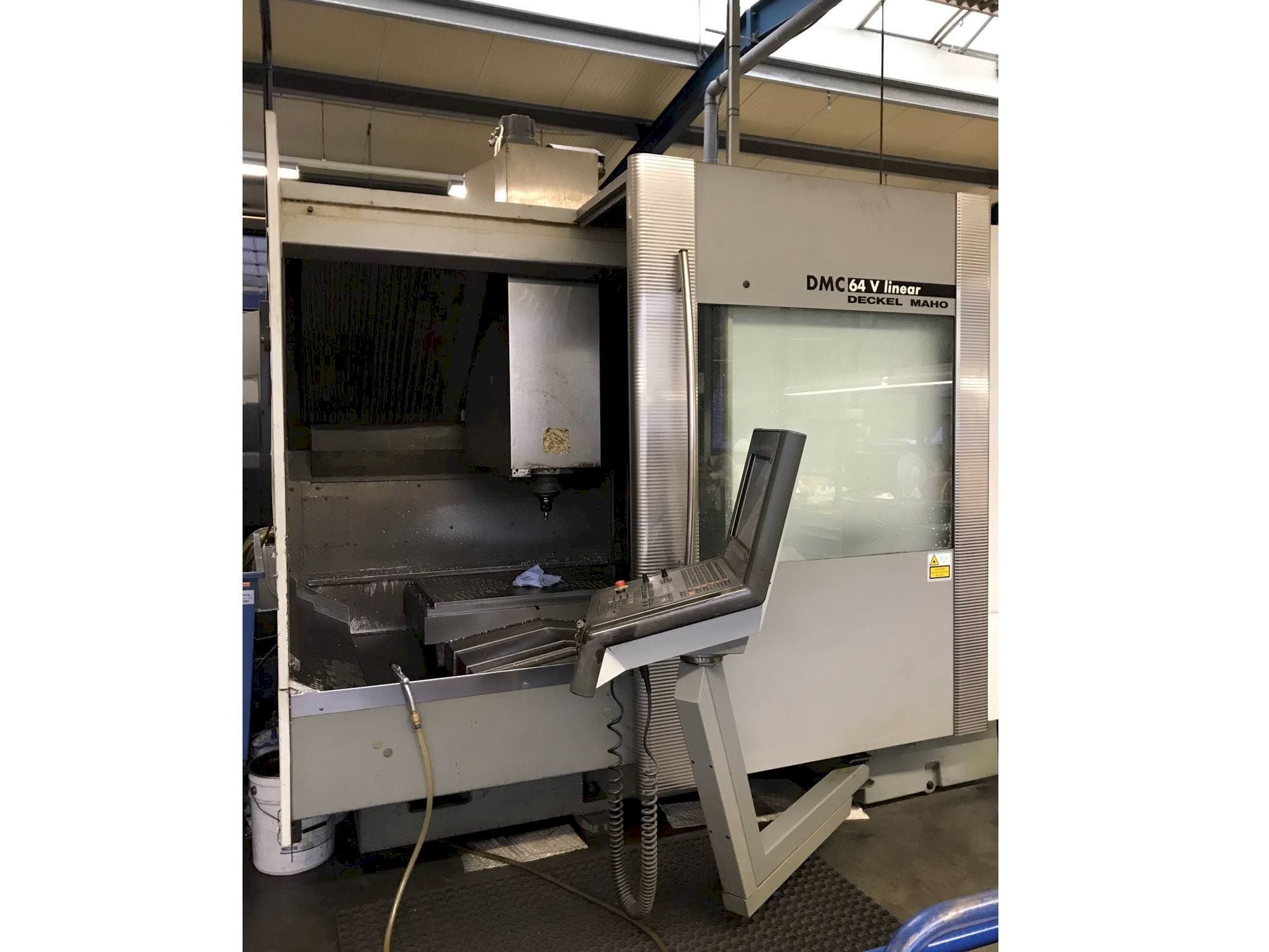 Koneen  DECKEL MAHO DMC 64V Linear vasemman sivun näkymä