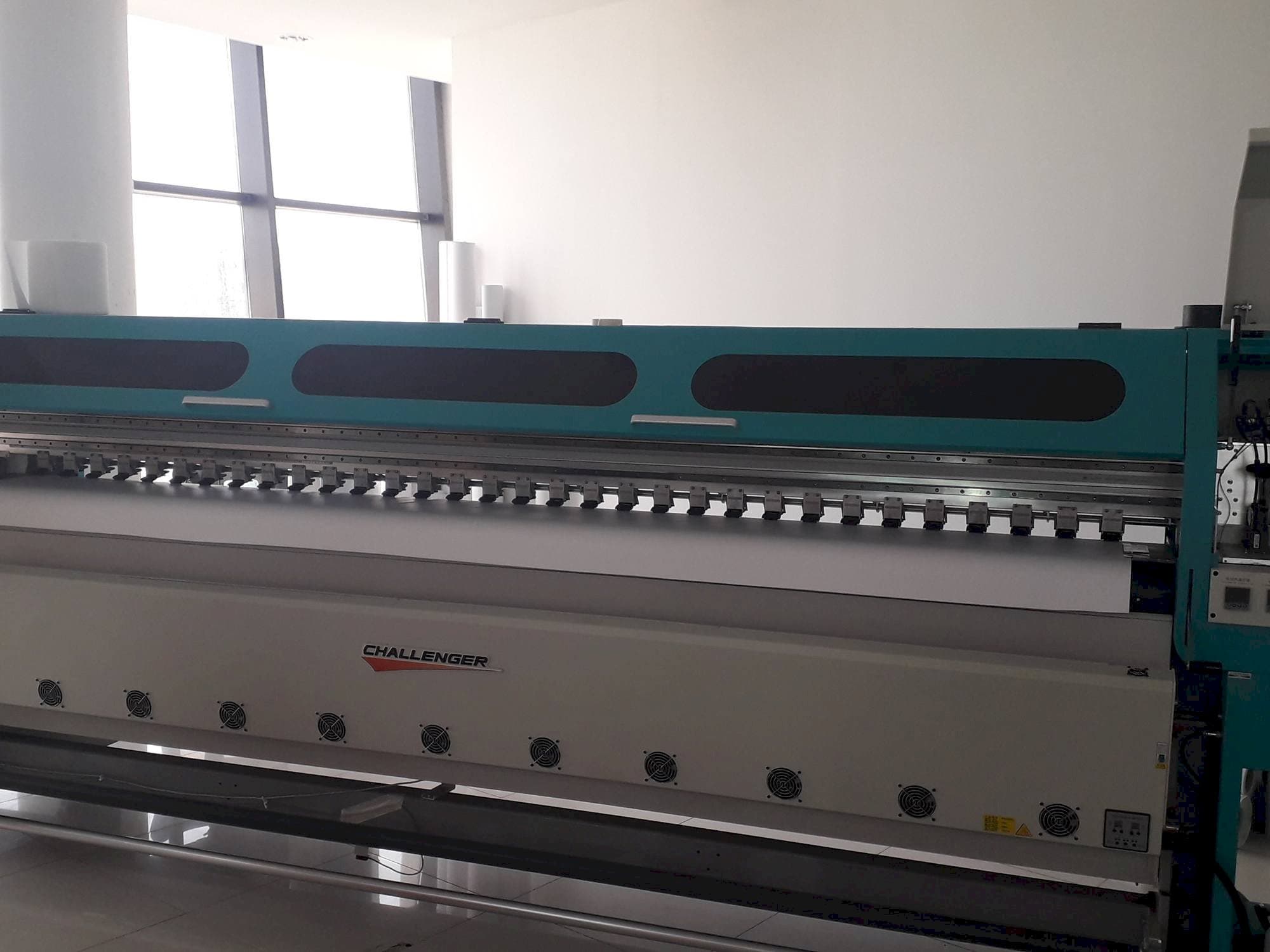 Koneen  Challenger FY-3200AT Plus-H4 etunäkymä