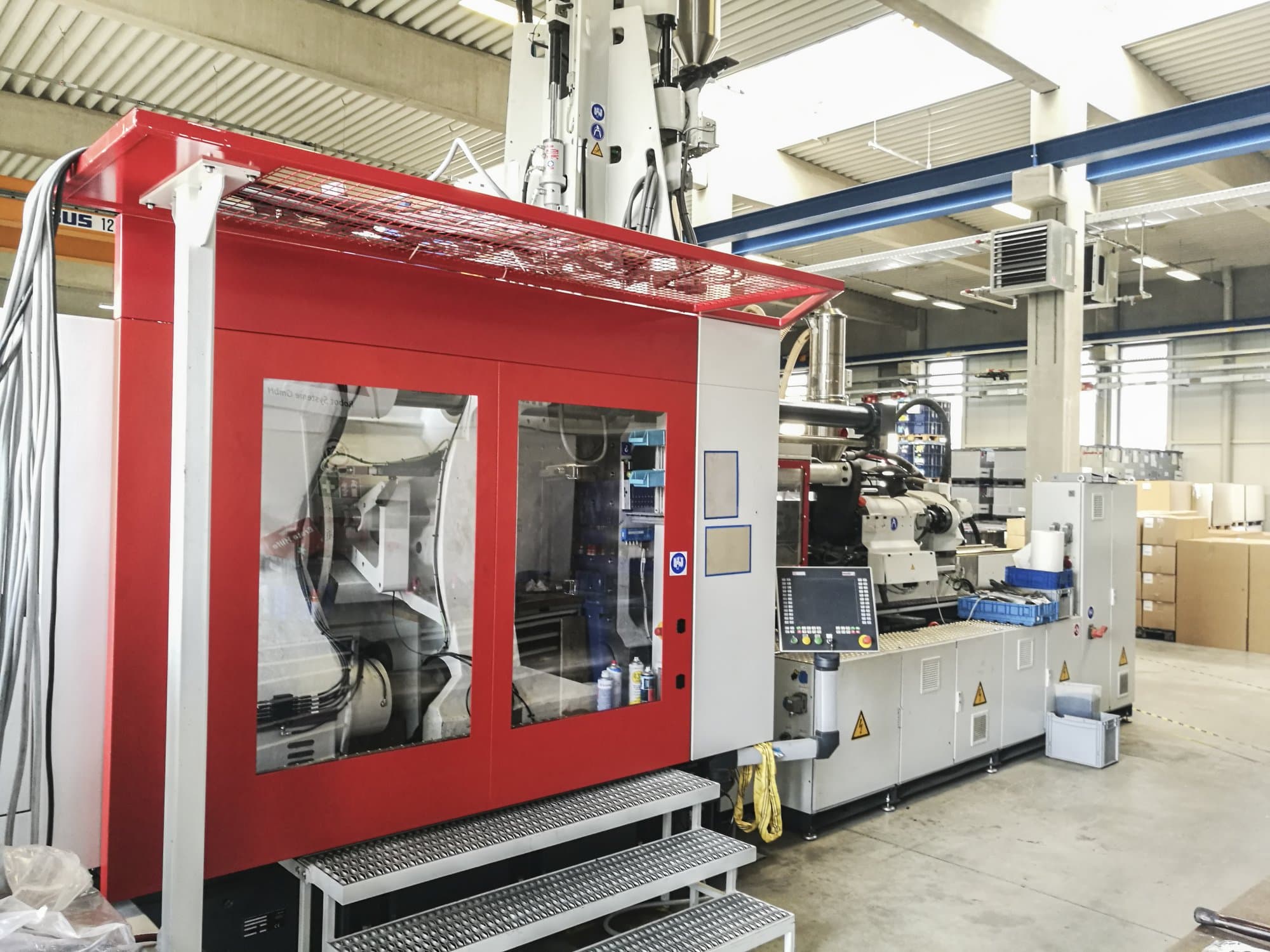 Koneen  FERROMATIK MILACRON vasen näkymä MM 800-4880/MSW