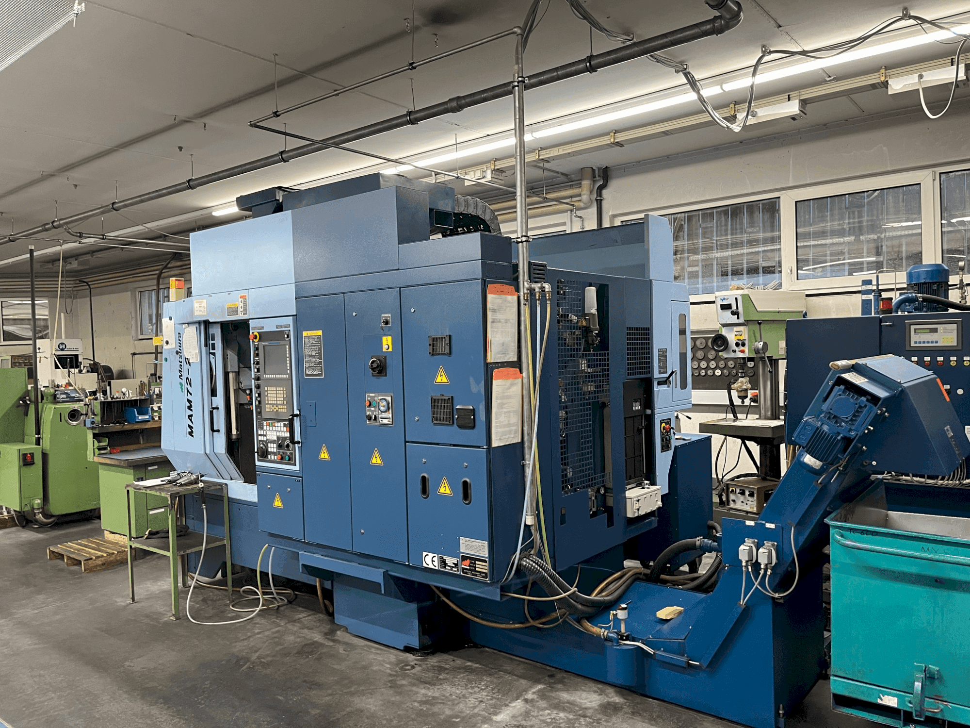 Koneen  Matsuura MAM72-25V etunäkymä