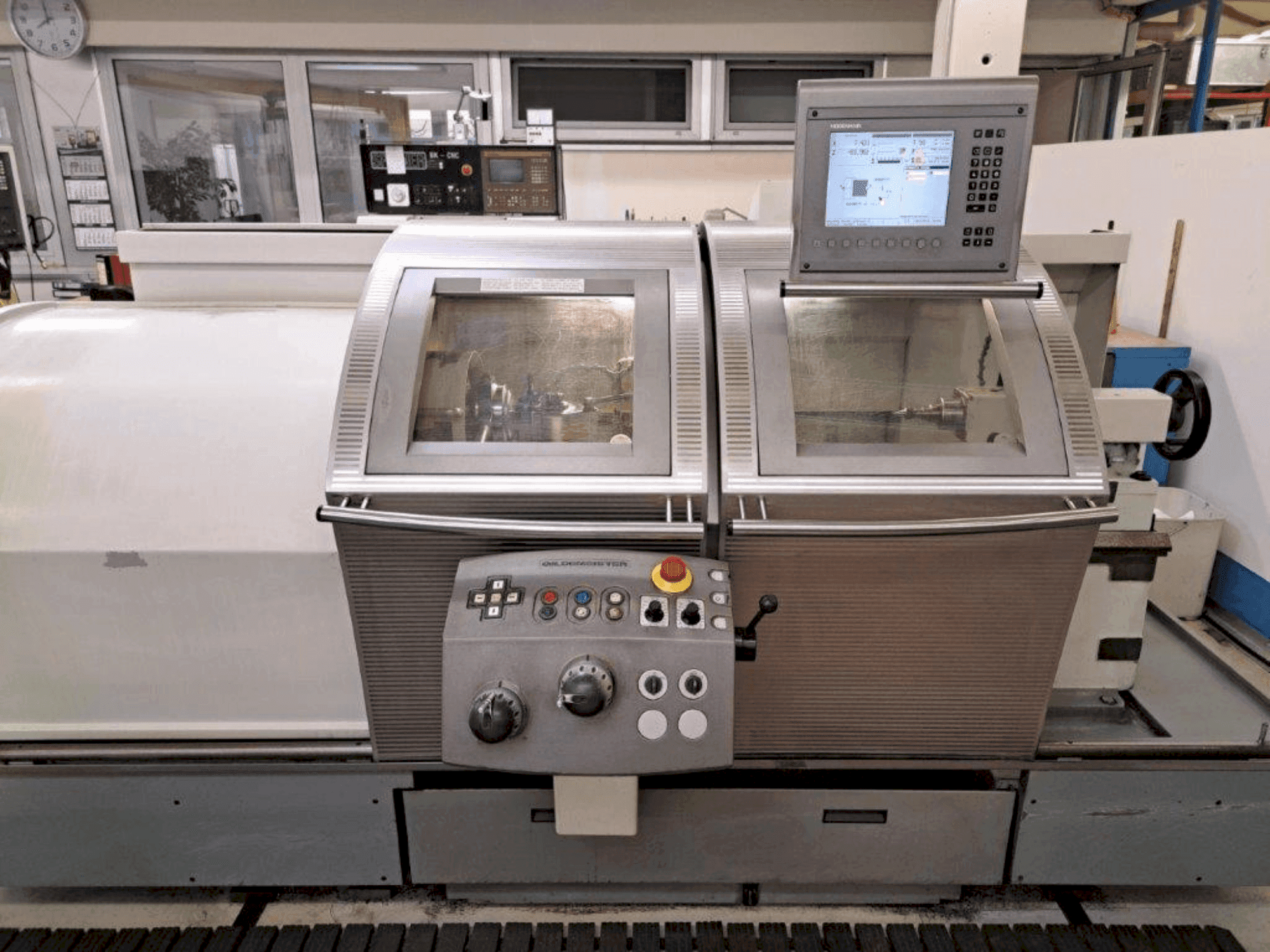 Koneen  Gildemeister NEF520 etunäkymä