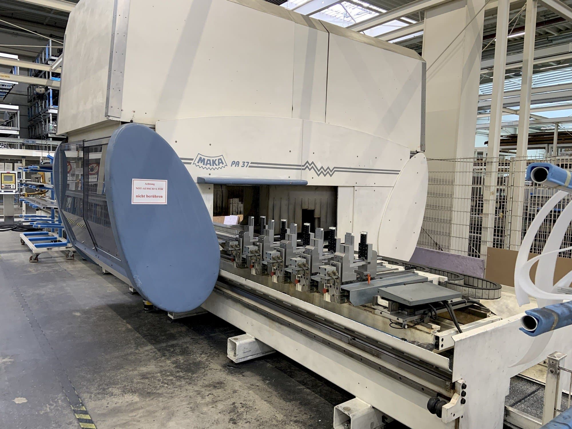 Koneen  MAKA PA37 etunäkymä