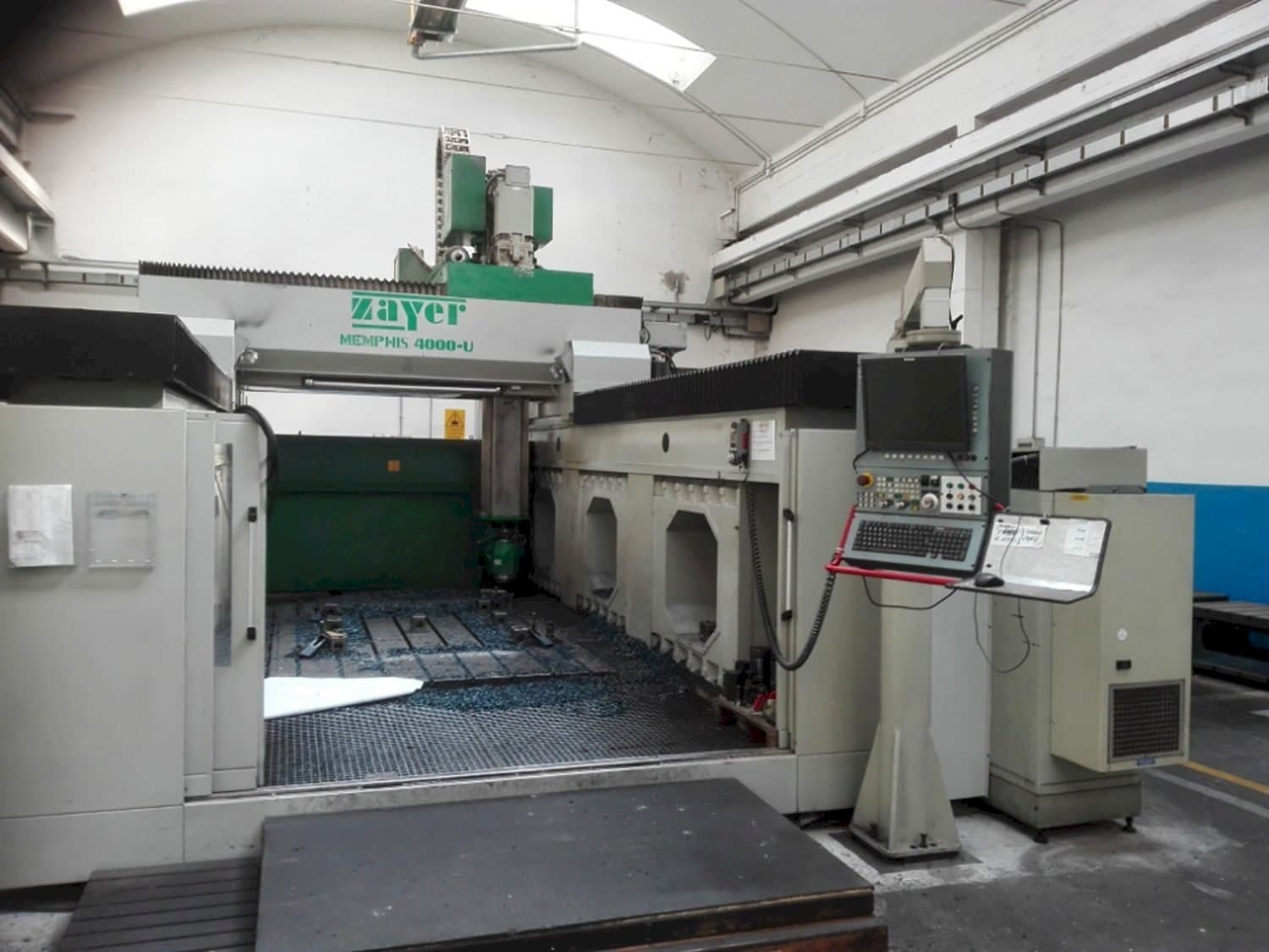 Koneen  Zayer Memphis 4000 etunäkymä