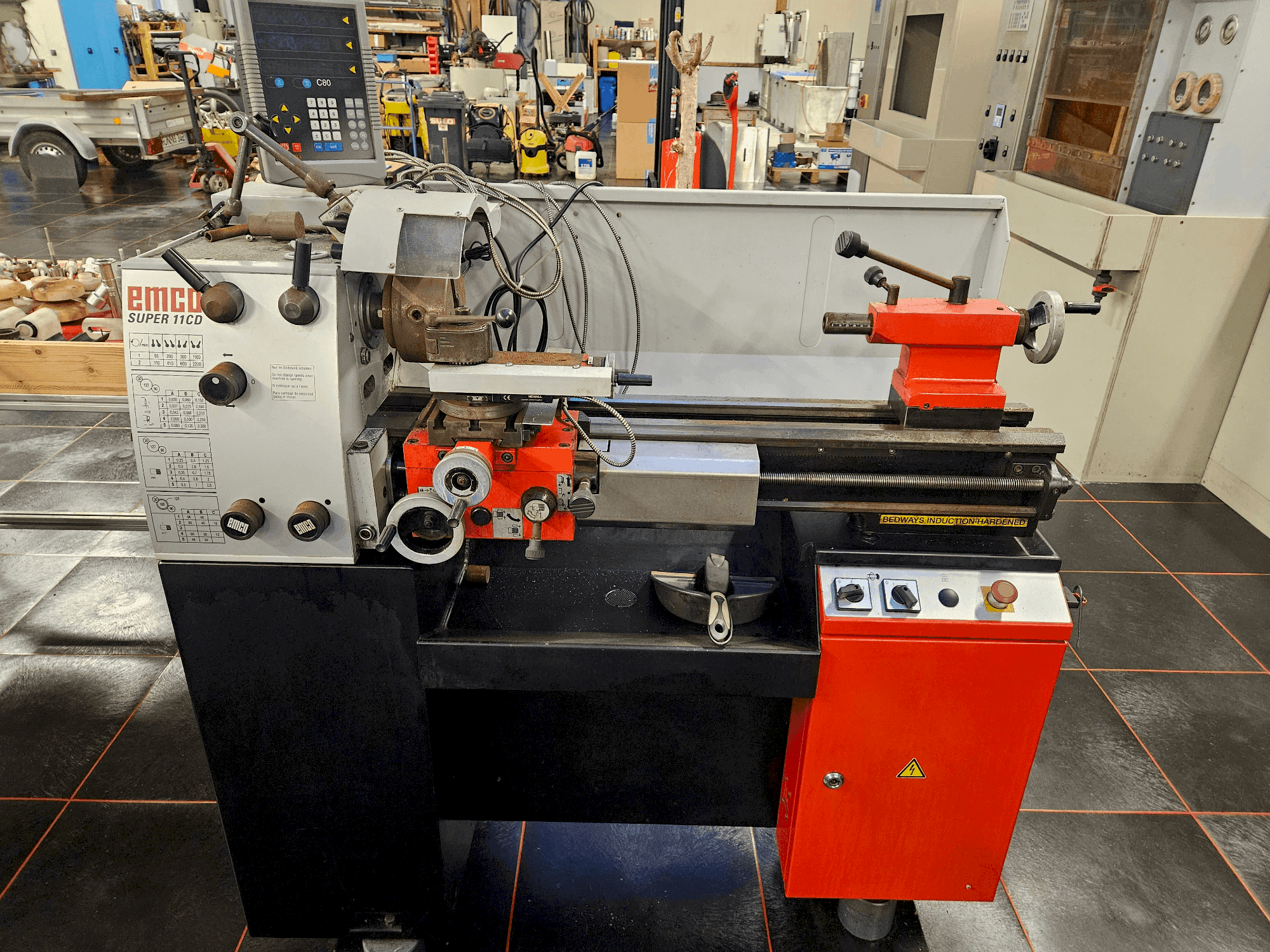 Koneen  EMCO SUPER11 CD etunäkymä