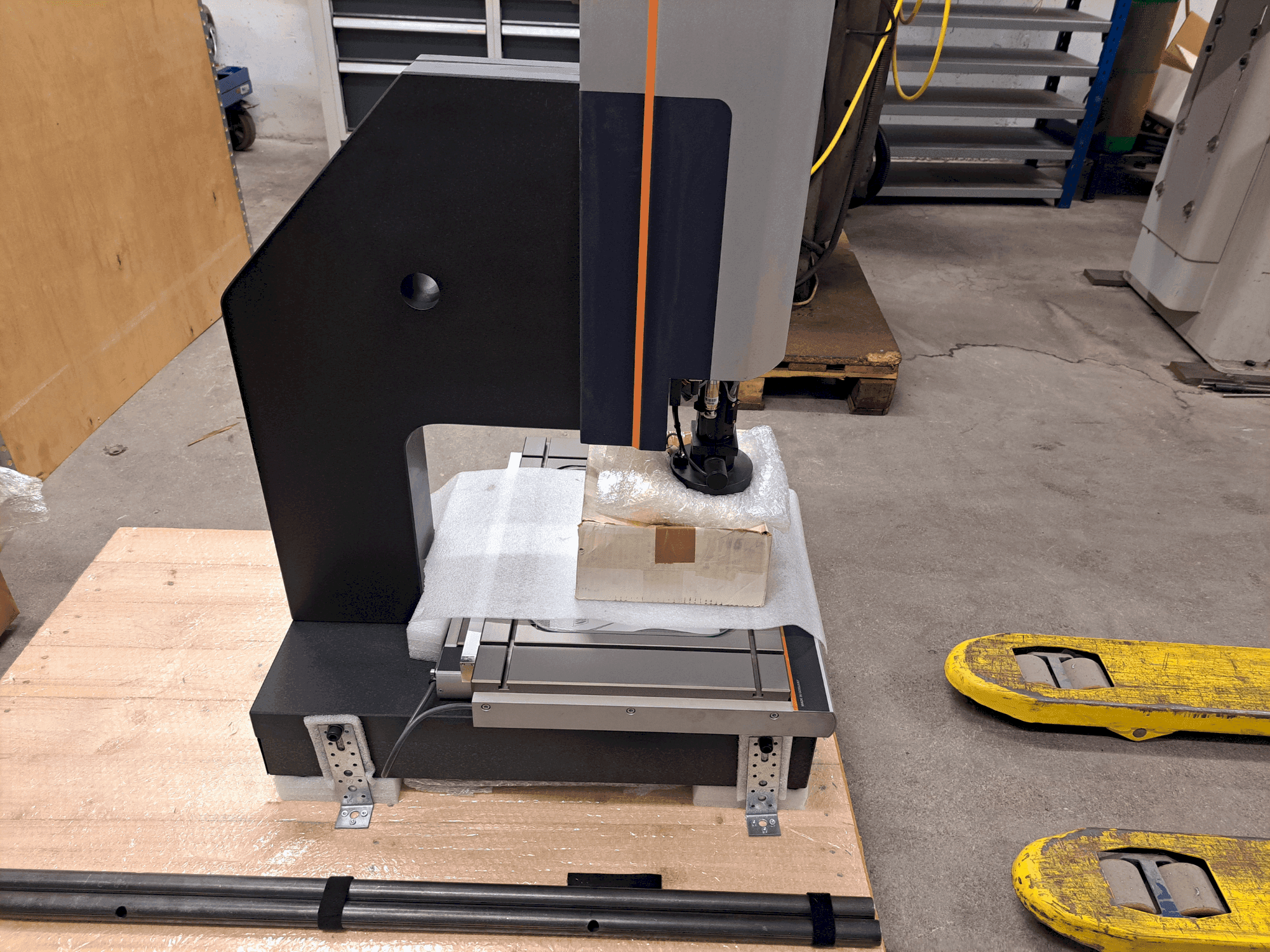 Koneen  HEINRICH SCHNEIDER MM1-300 CNC MZ TP20 etunäkymä