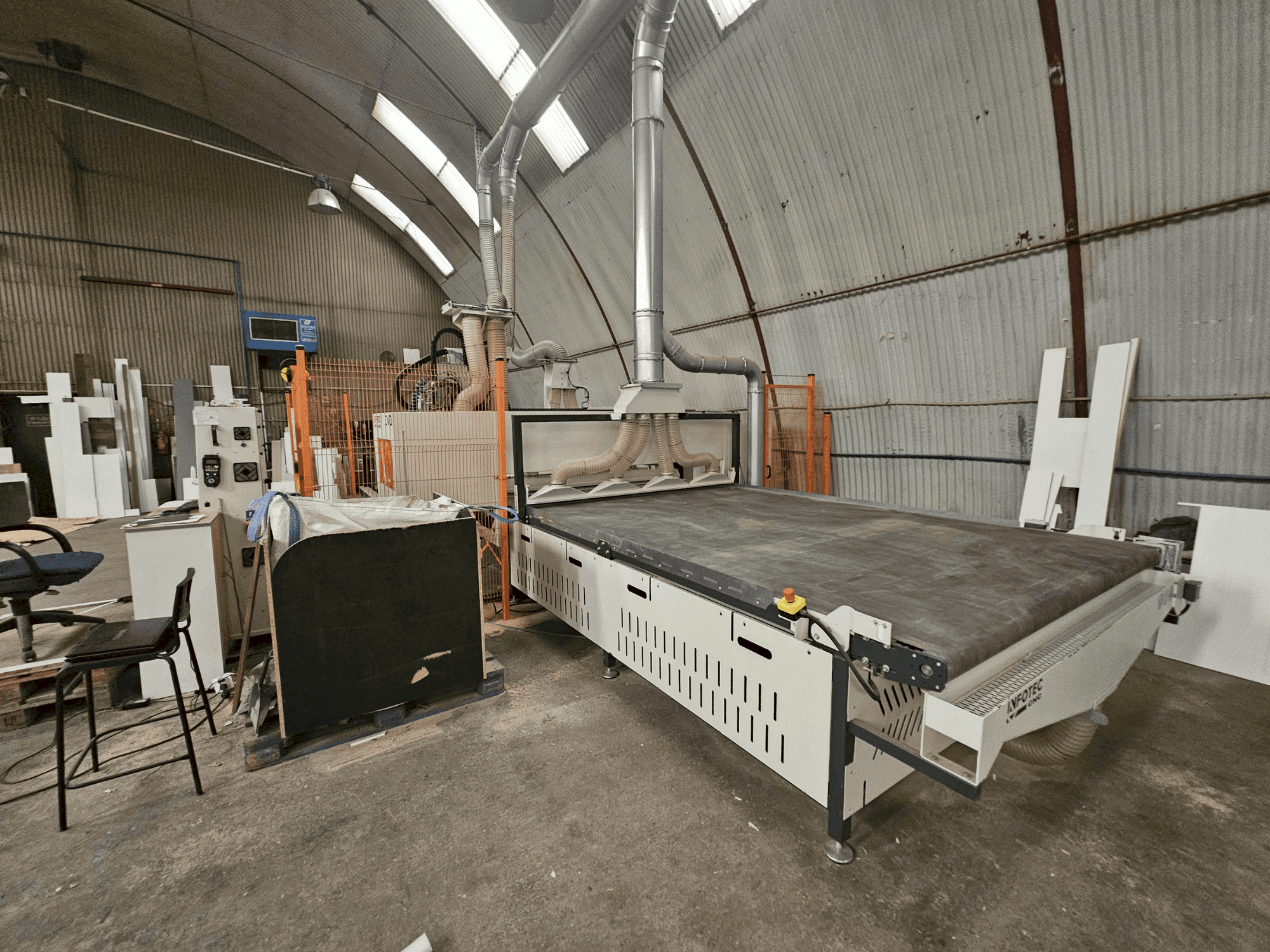 Koneen  INFOTEC 3121 PRO EVO etunäkymä