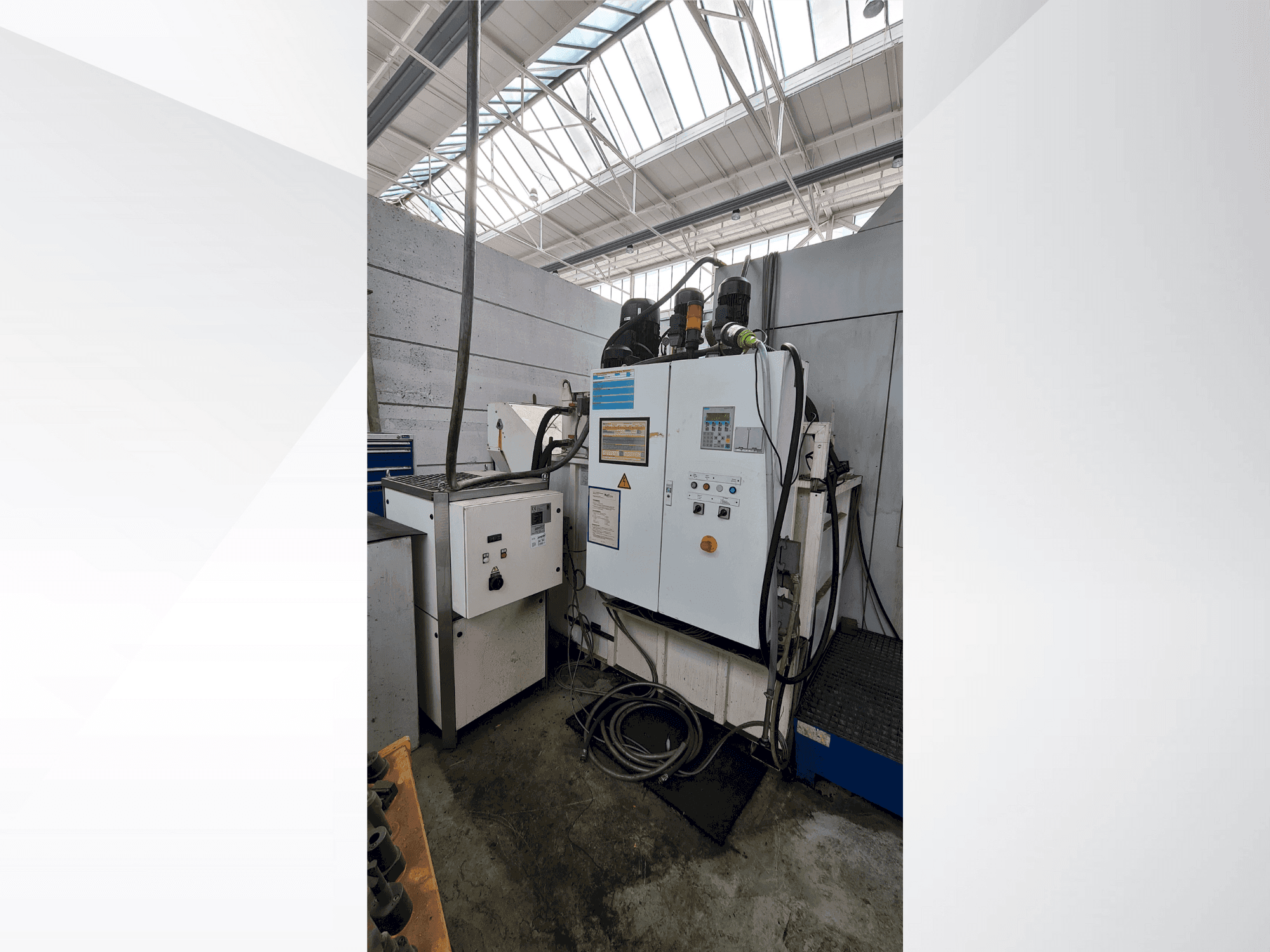 Koneen  OSG EX-CELL-O XS425 etunäkymä