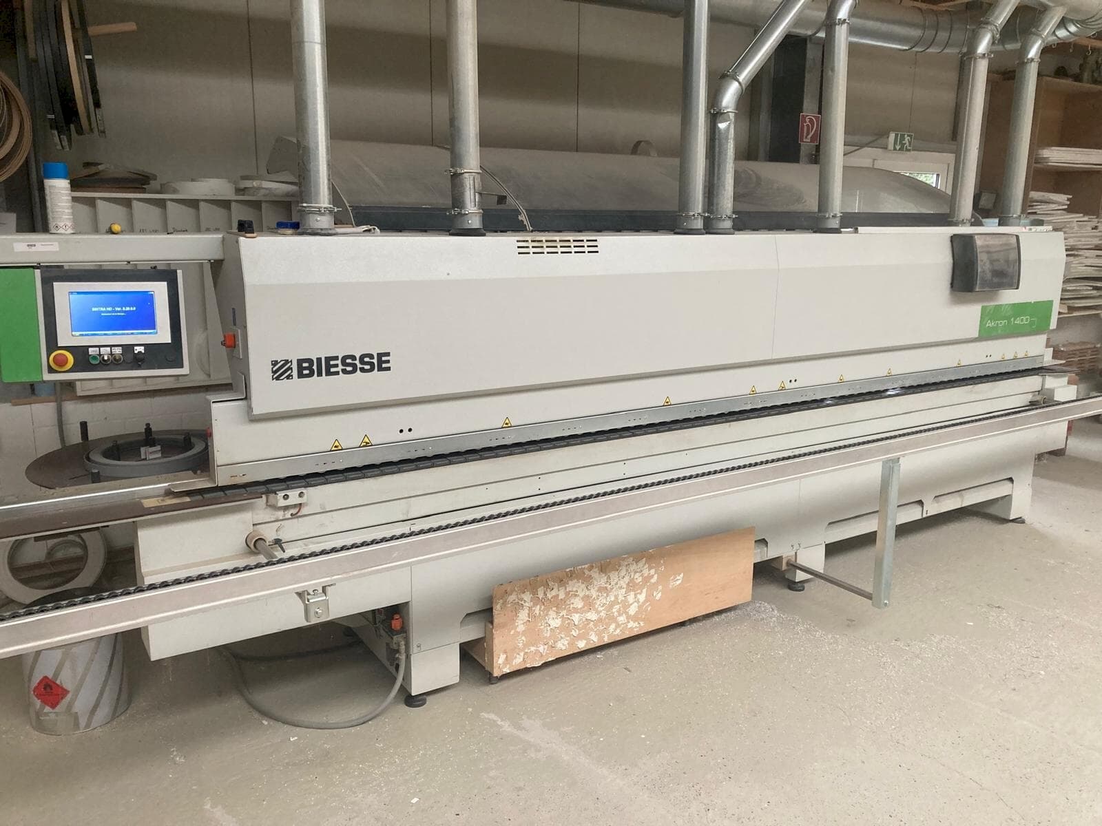 Koneen  BIESSE AKRON 1440 etunäkymä