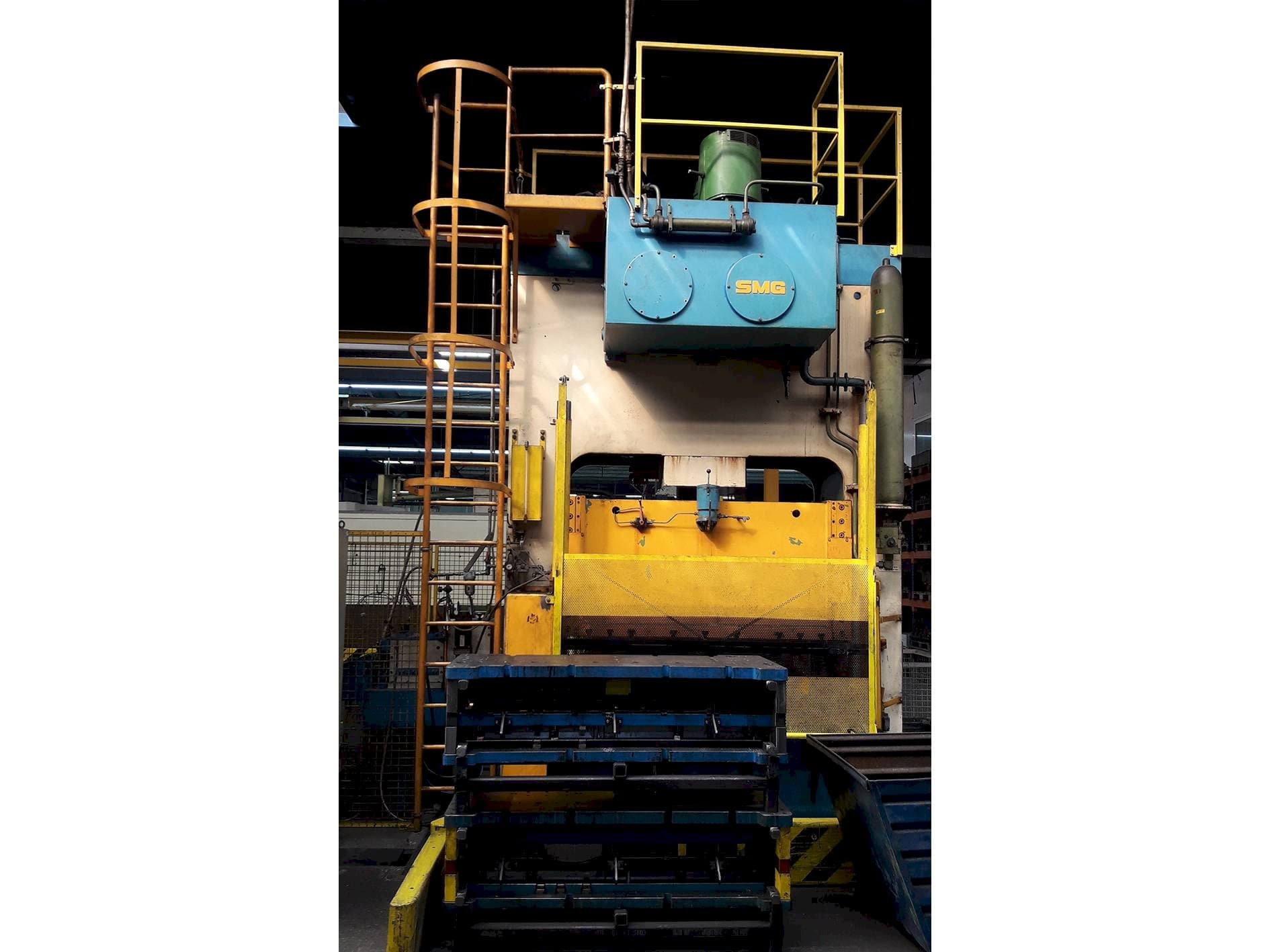 Koneen  SMG SCHULER DS 200 + Z 60 etunäkymä