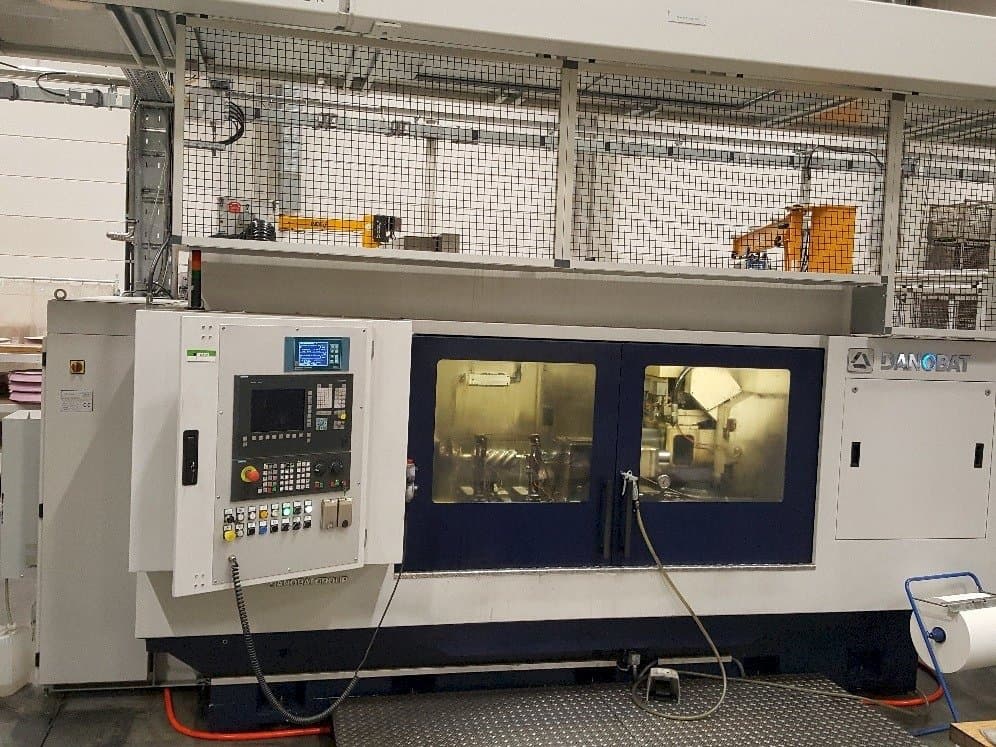 Koneen  DANOBAT WT-62-3B etunäkymä