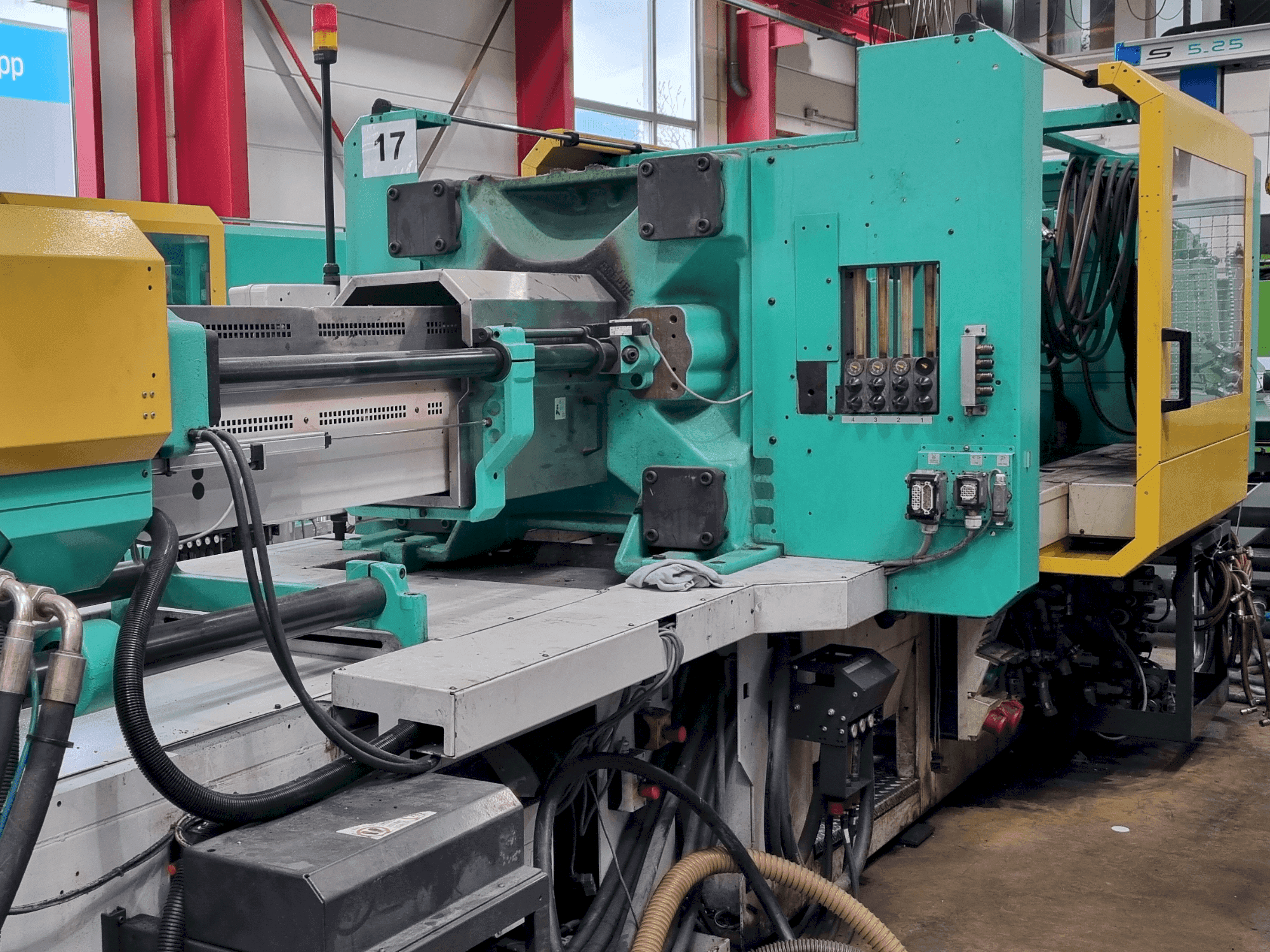 Koneen  Arburg 630 S 2500-1300 ECO etunäkymä