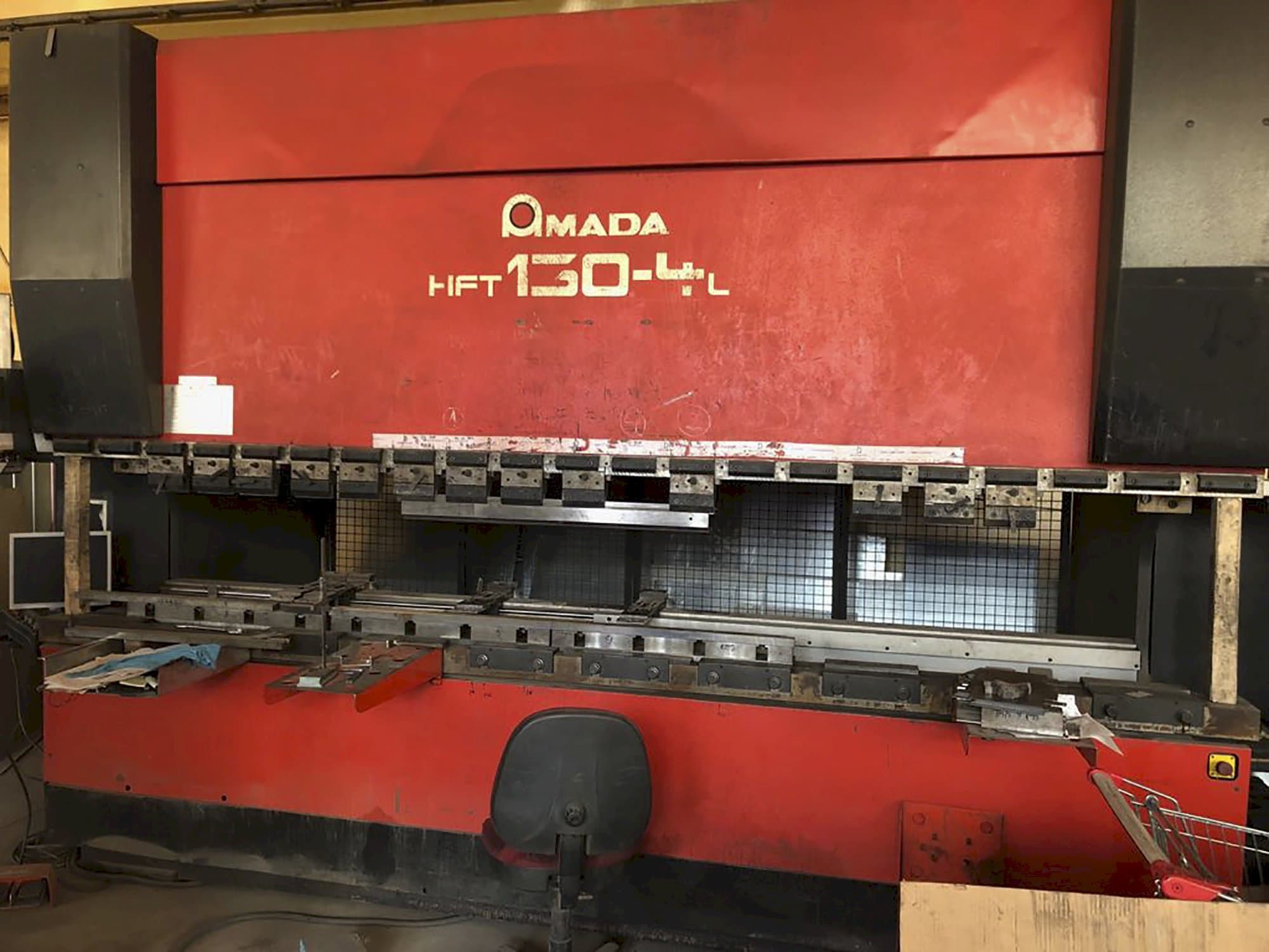 Koneen  AMADA etunäkymä HFT 130-4 L