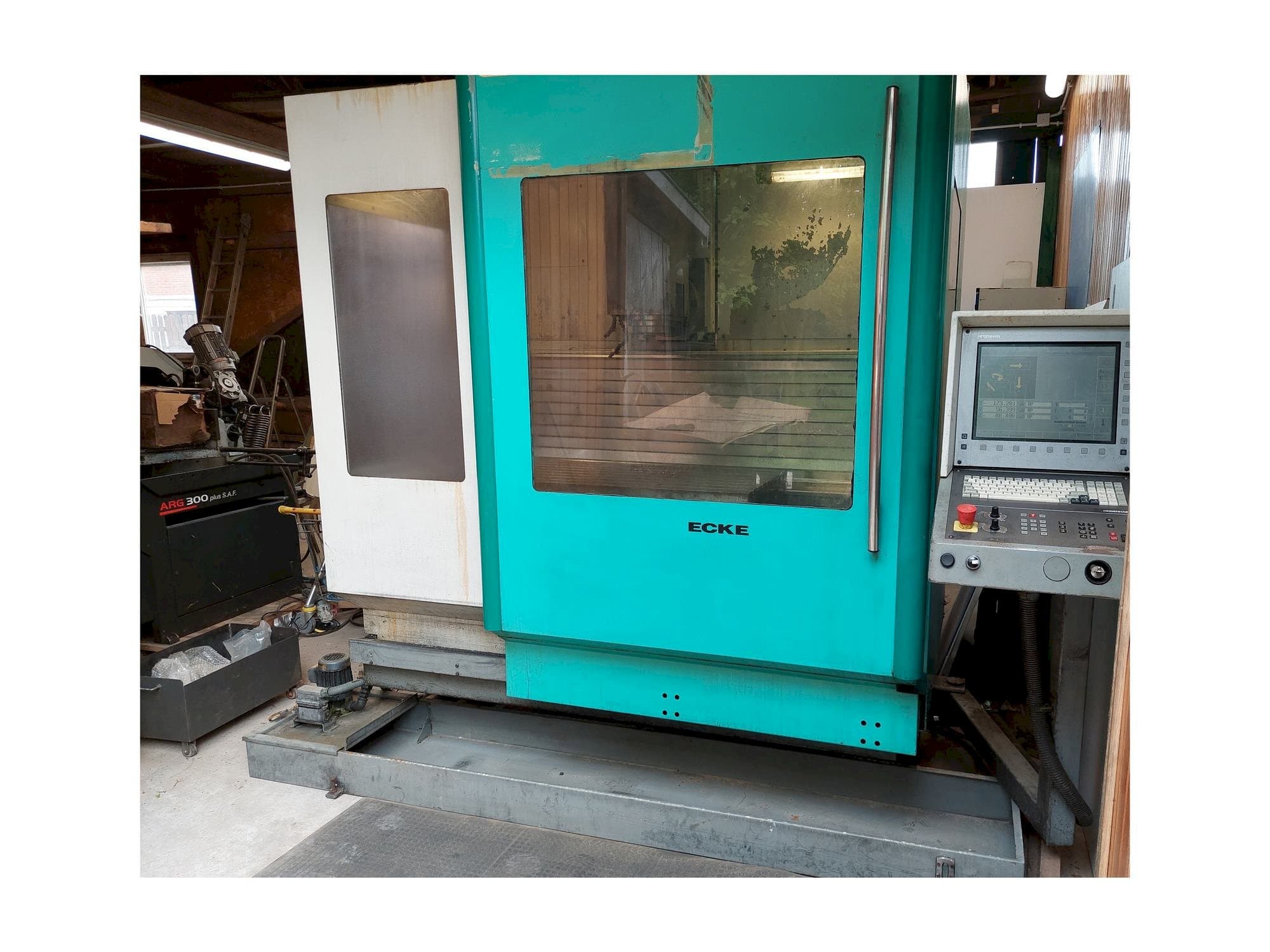 Koneen  DECKEL MAHO DMU 60 E etunäkymä