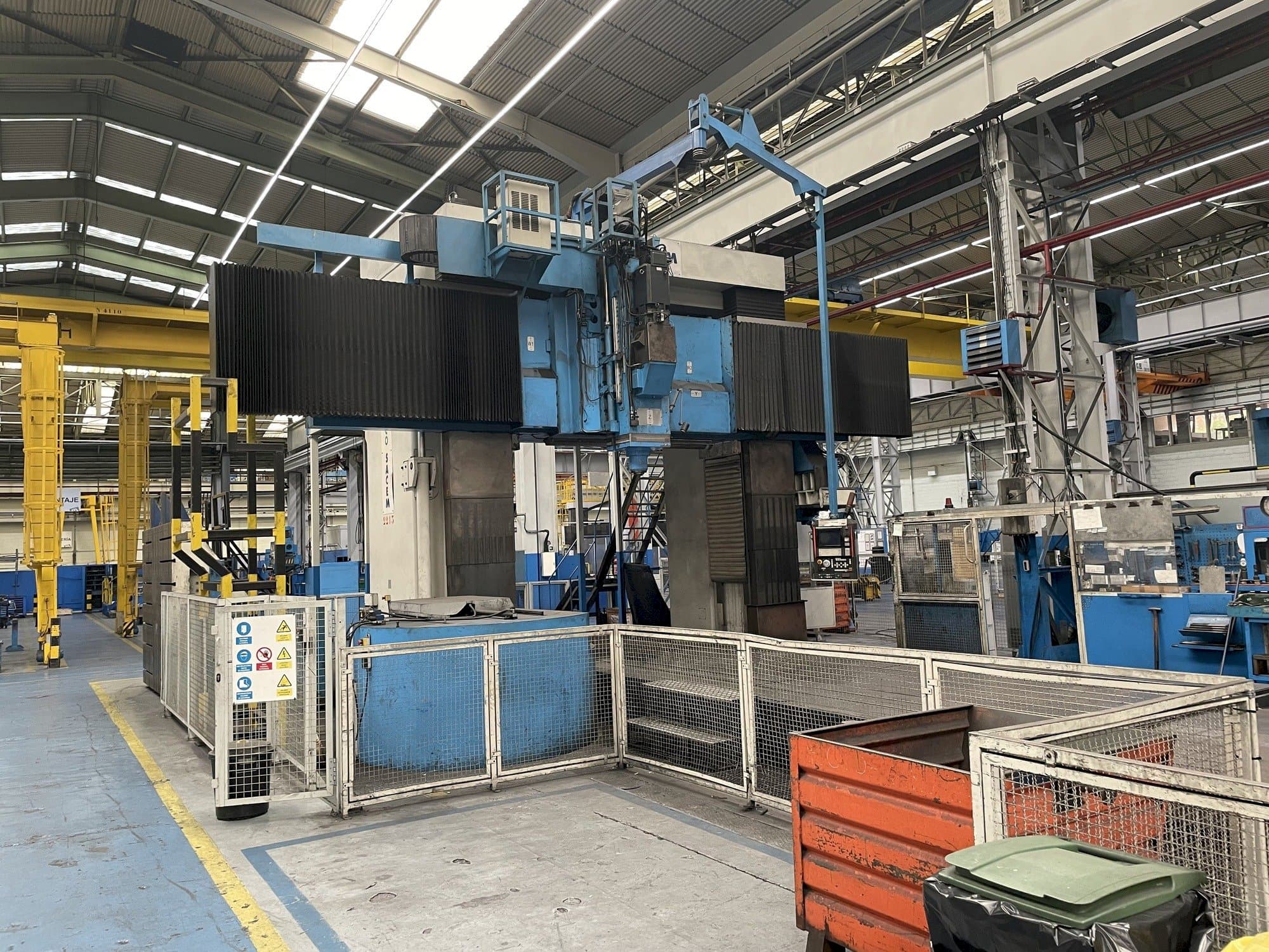 Koneen  AMCO-SACEM ACEM FPF1-3300 etunäkymä