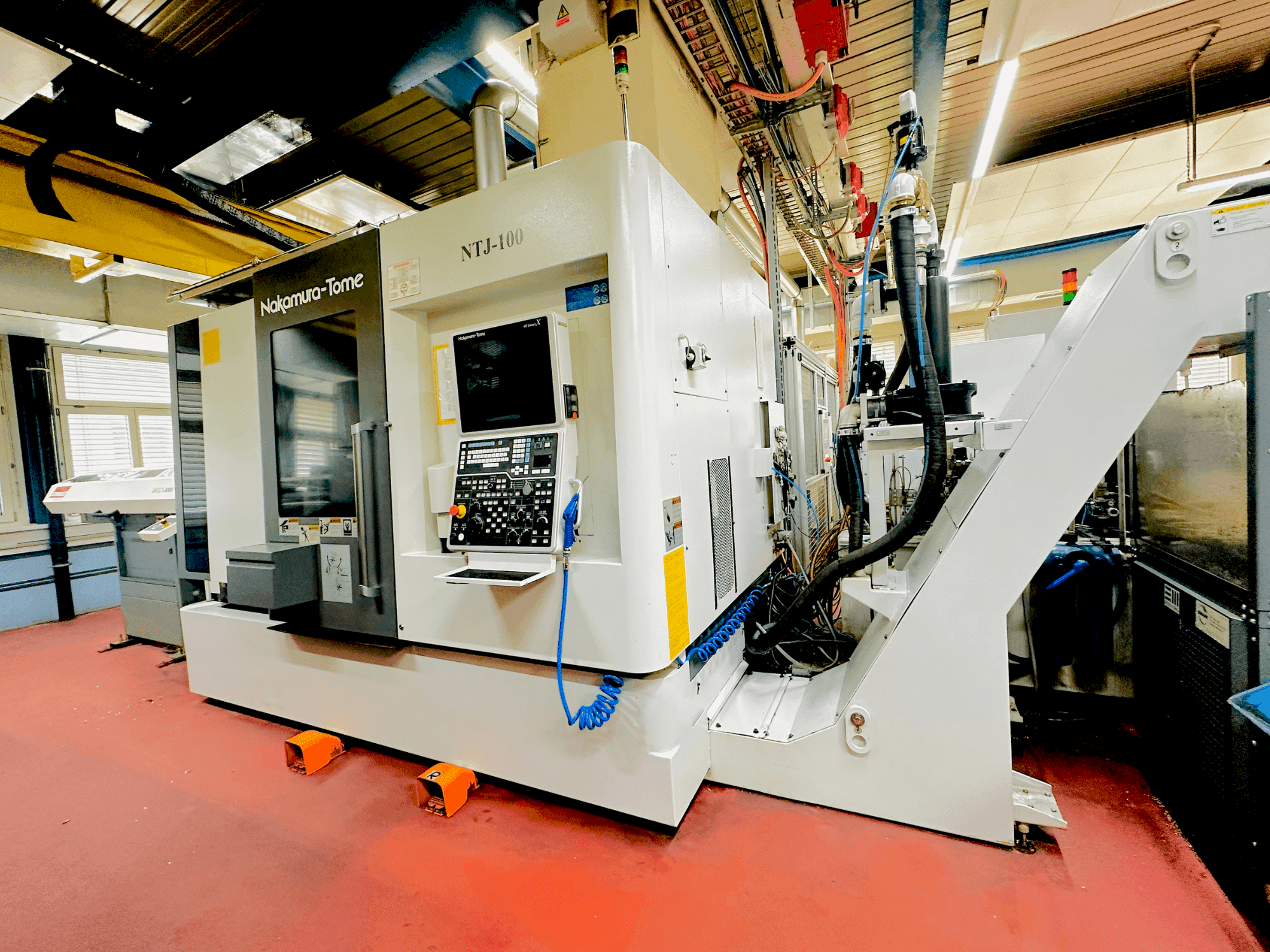 Koneen  NAKAMURA NTJ100 etunäkymä