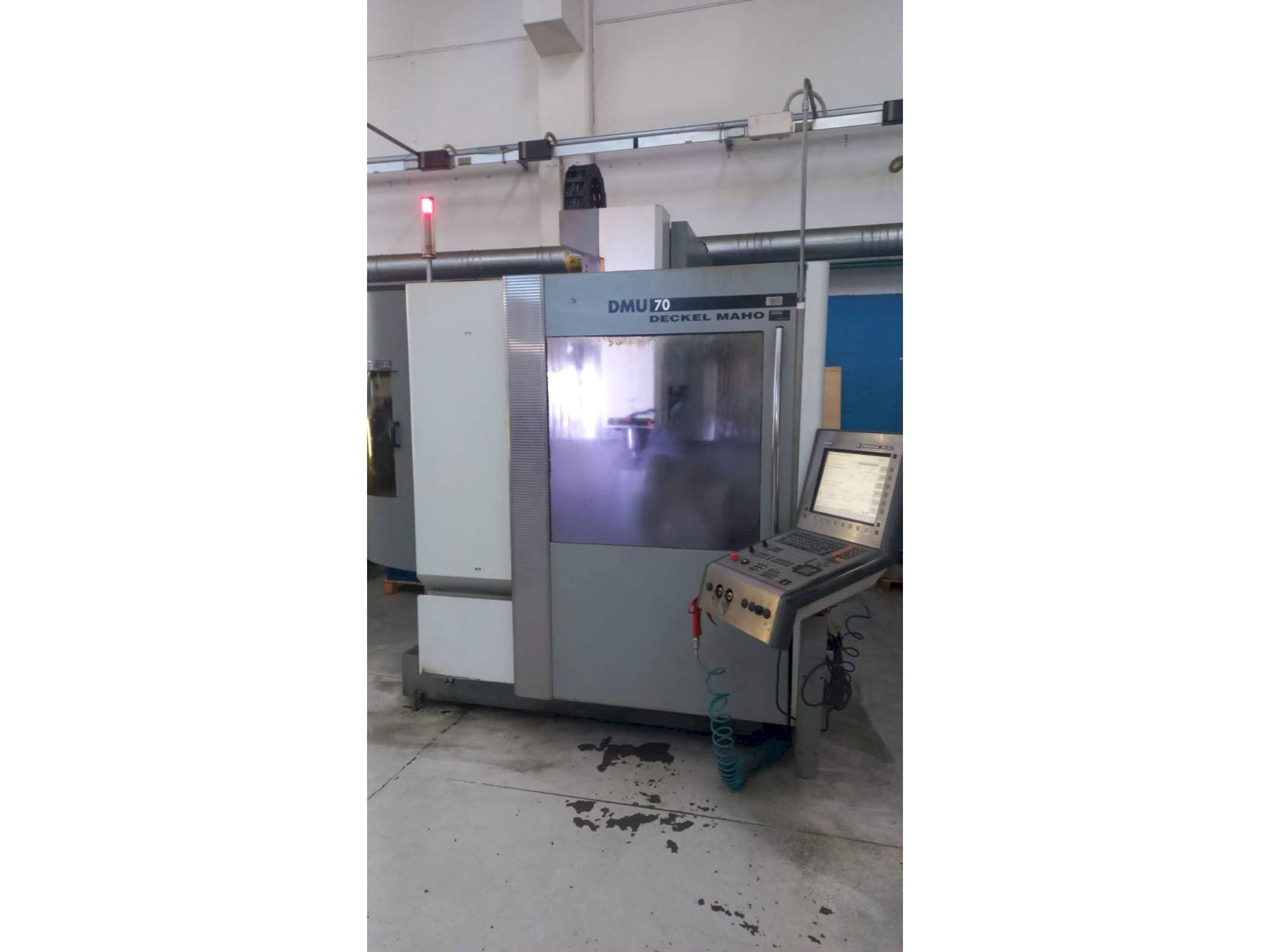 Koneen  DMG  etunäkymä