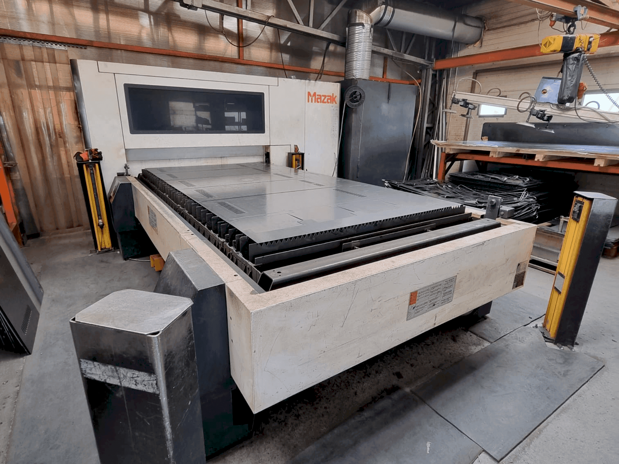 Koneen  Mazak OPTIPLEX 3015 FIBER II etunäkymä