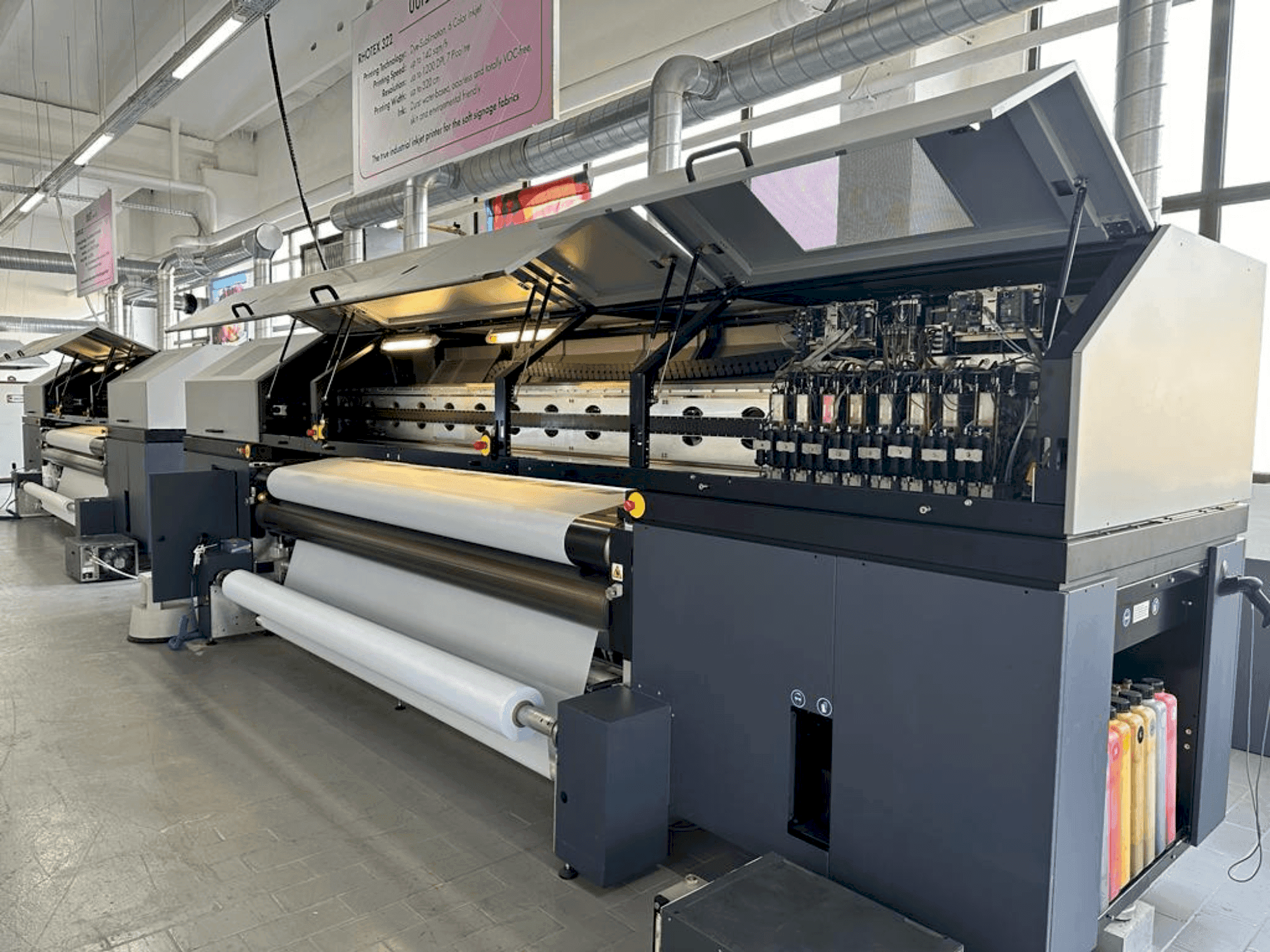 Koneen  Durst Rhotex 322 etunäkymä