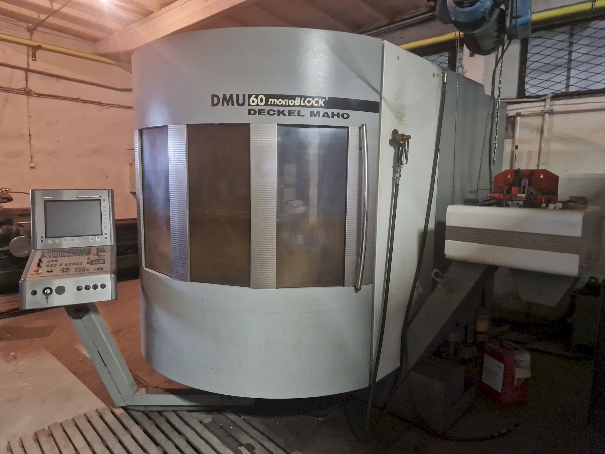 Koneen  DECKEL MAHO DMU 60 monoBLOCK etunäkymä