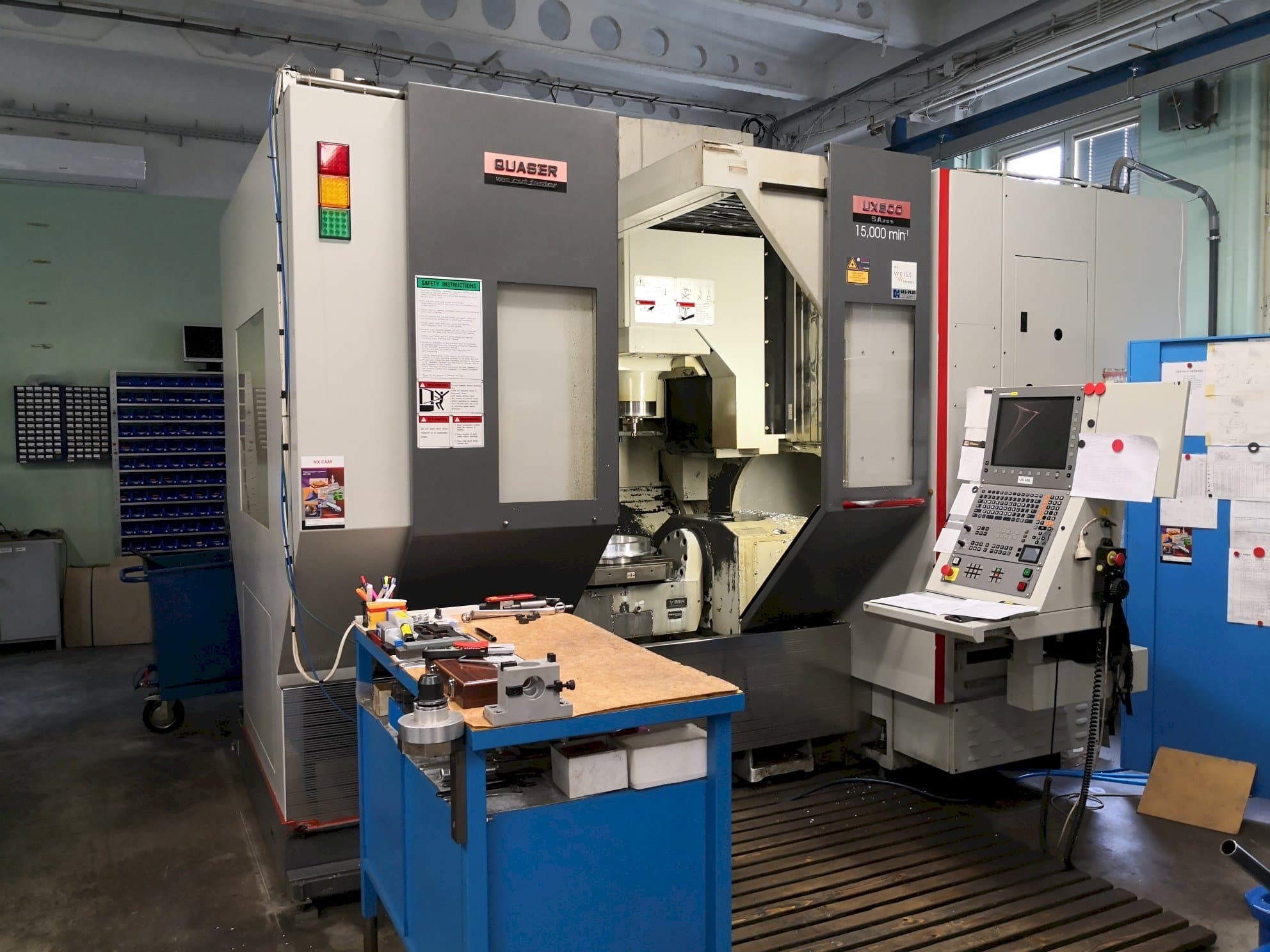 Koneen  Quaser UX-600 etunäkymä