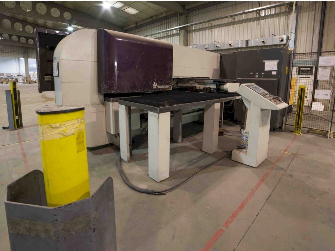 Koneen  DANOBAT P1317 etunäkymä